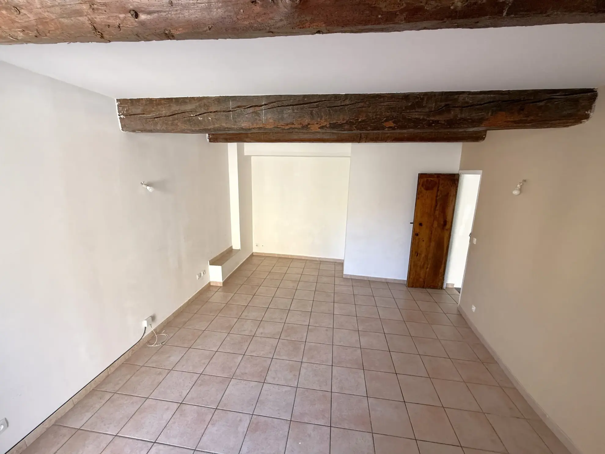 Maison de village rénovée de 76 m² avec extérieur à Vauvert 