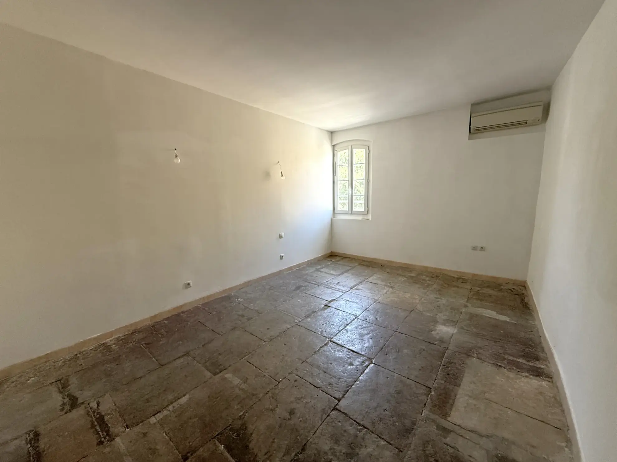 Maison de village rénovée de 76 m² avec extérieur à Vauvert 