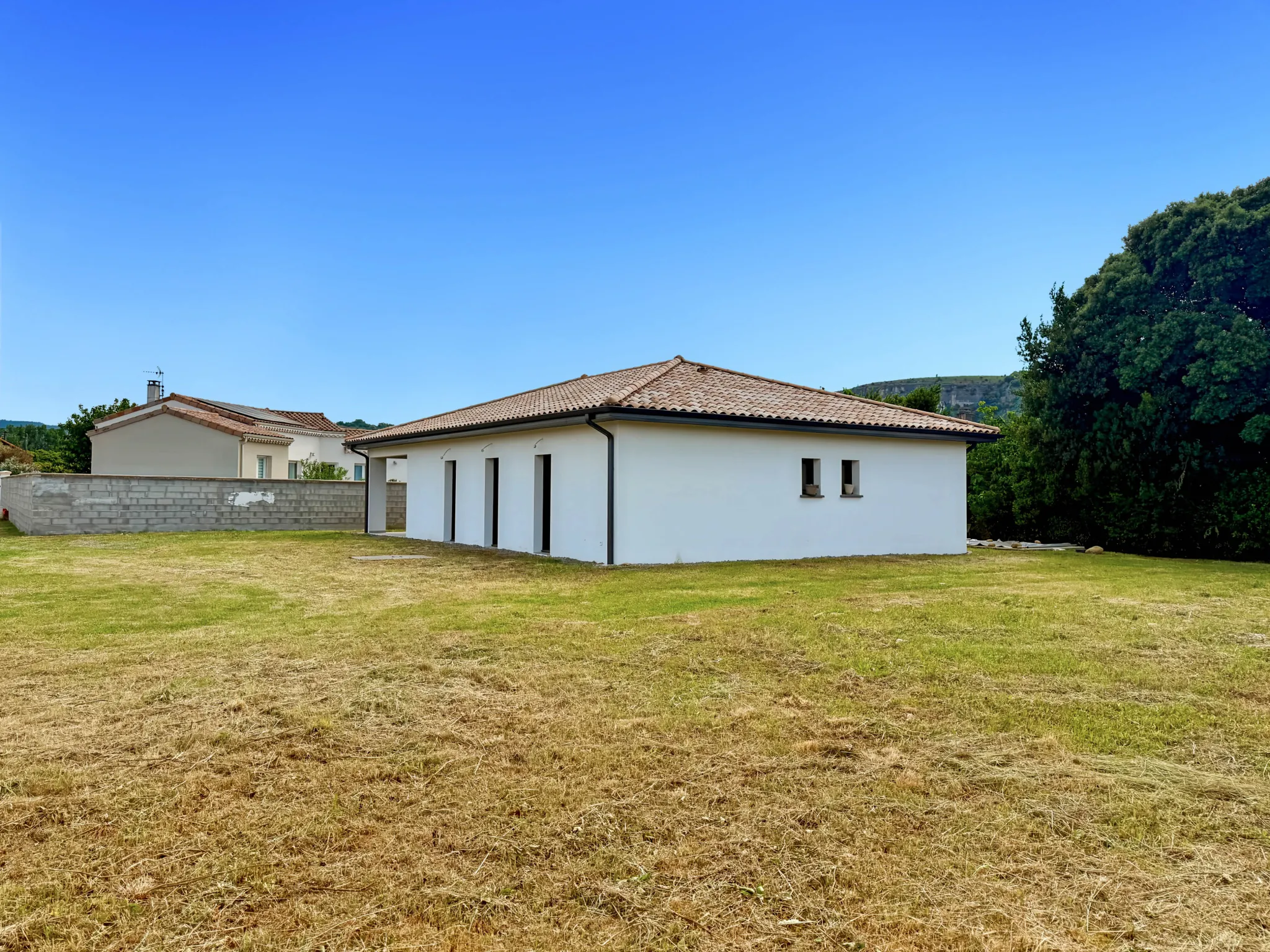 Maison neuve de plain-pied avec piscine et garage à Saint Didier sous Aubenas 