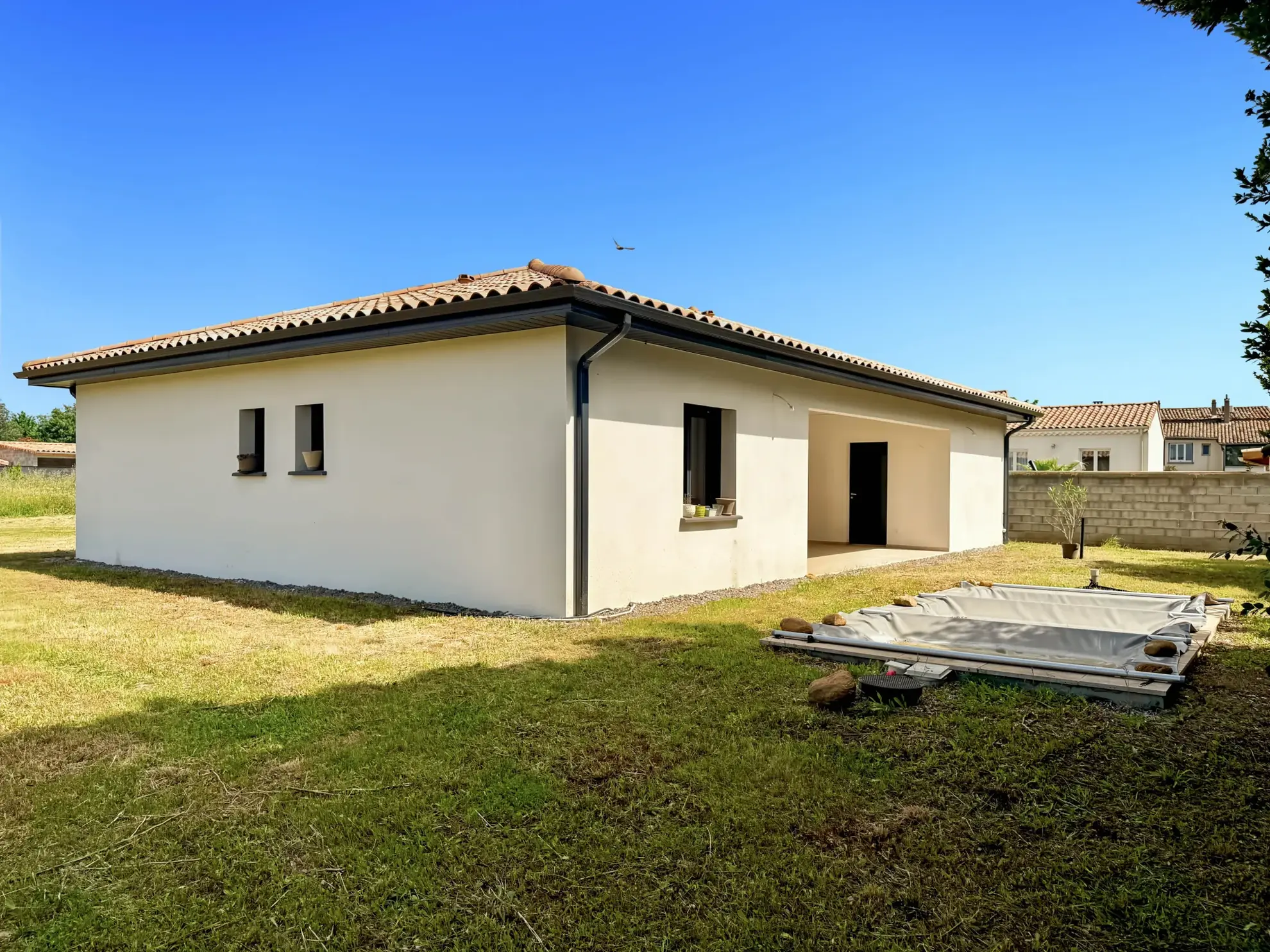 Maison neuve de plain-pied avec piscine et garage à Saint Didier sous Aubenas