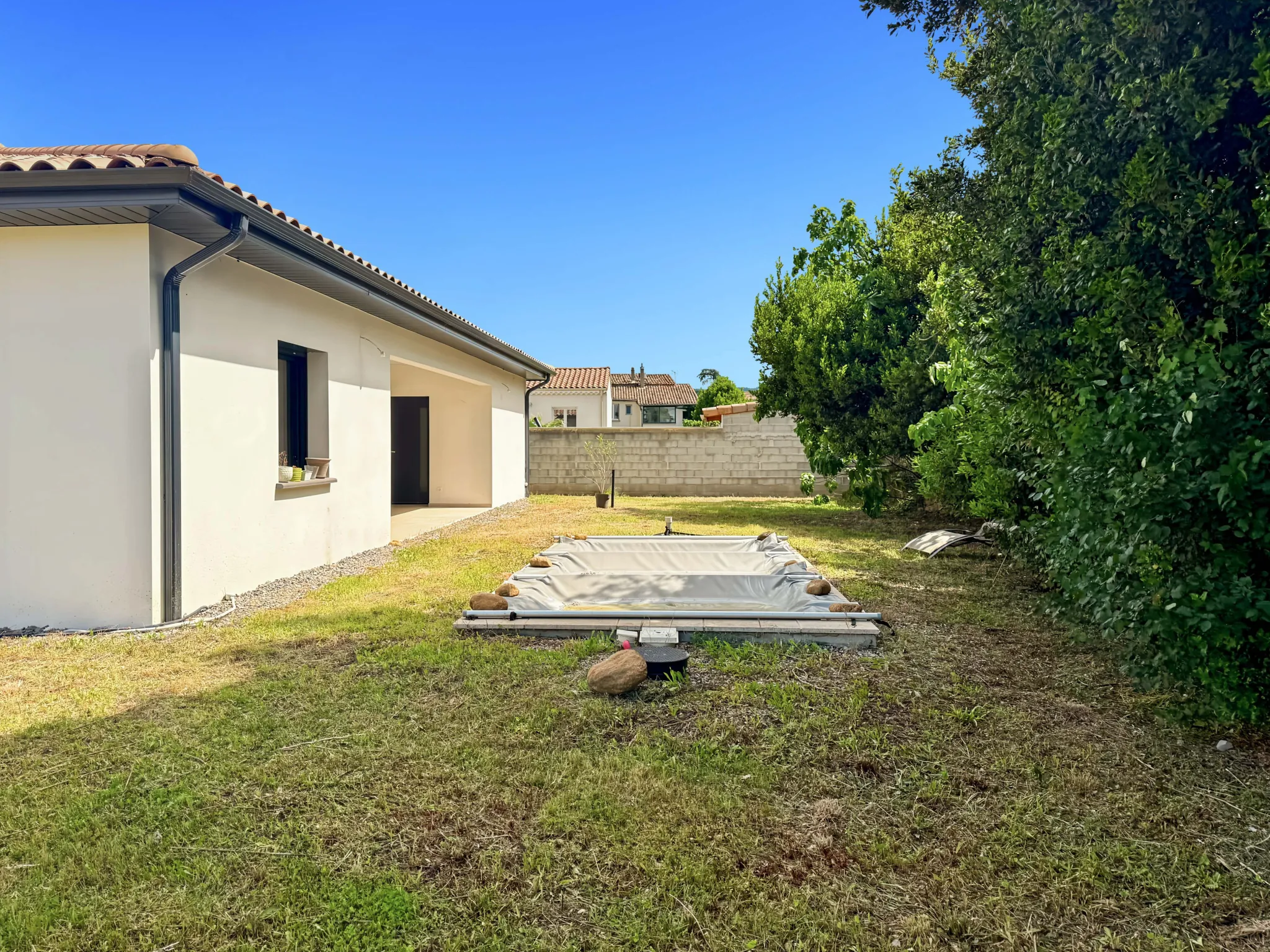 Maison neuve de plain-pied avec piscine et garage à Saint Didier sous Aubenas 
