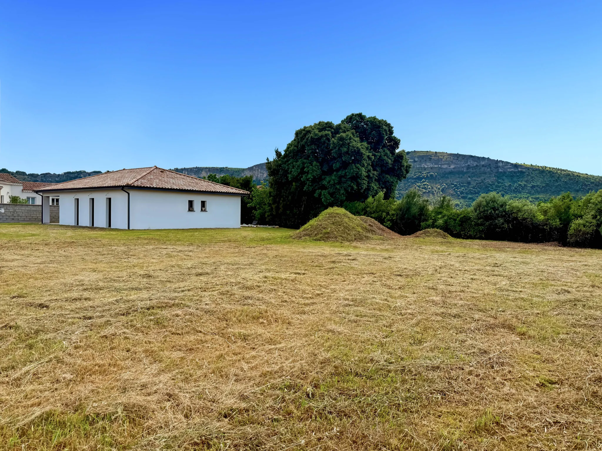 Maison neuve de plain-pied avec piscine et garage à Saint Didier sous Aubenas 