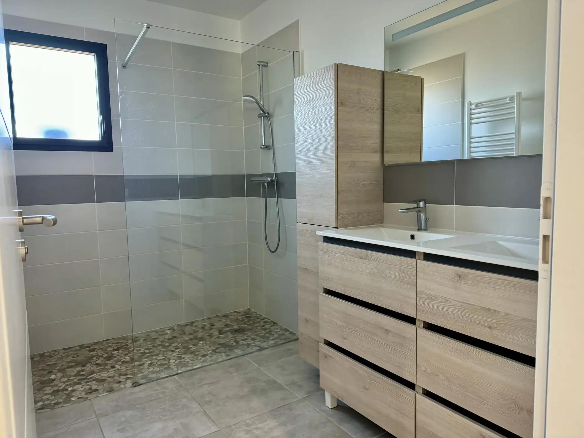 Maison neuve de plain-pied avec piscine et garage à Saint Didier sous Aubenas 