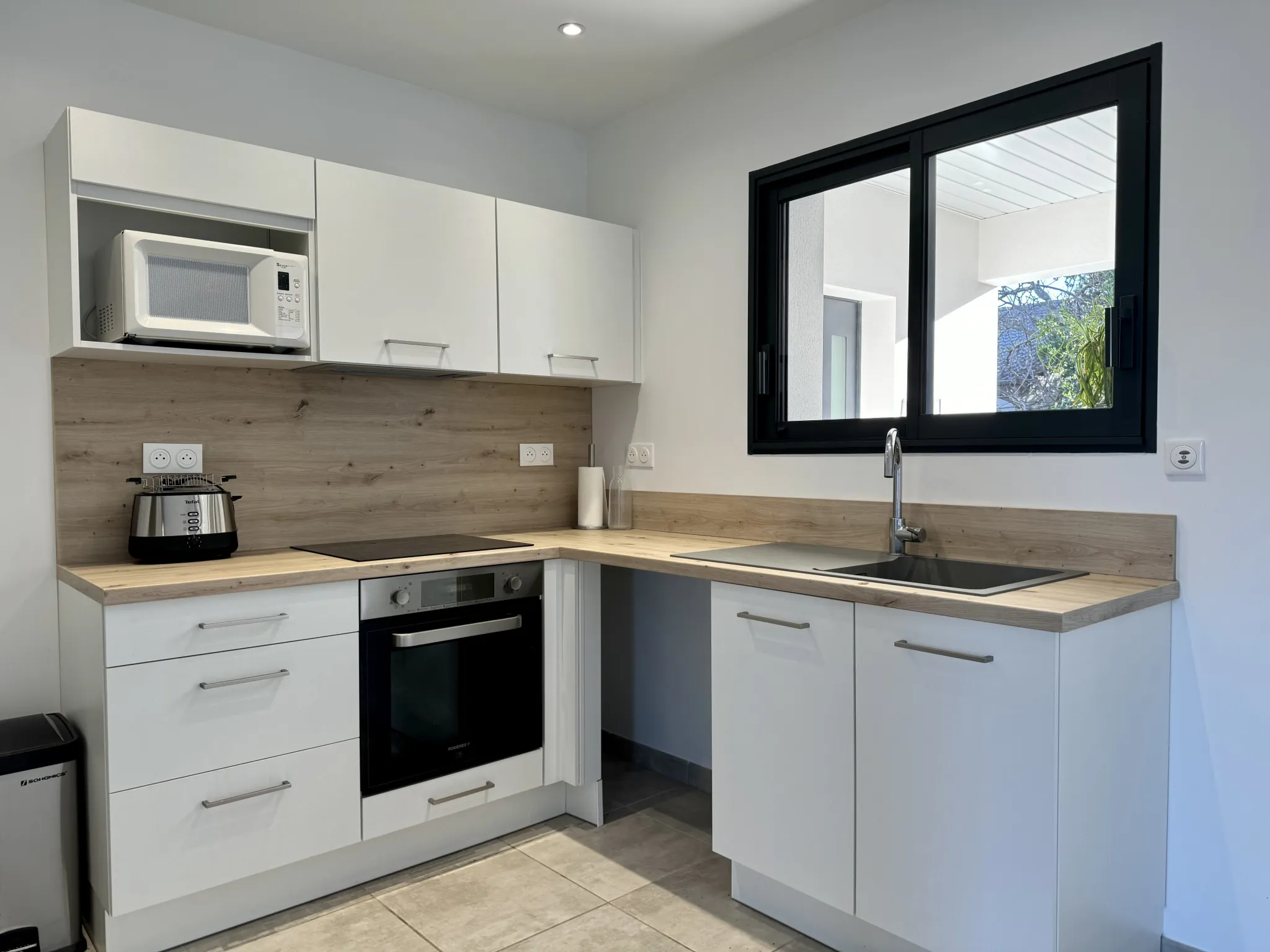 Maison neuve de plain-pied avec piscine et garage à Saint Didier sous Aubenas 