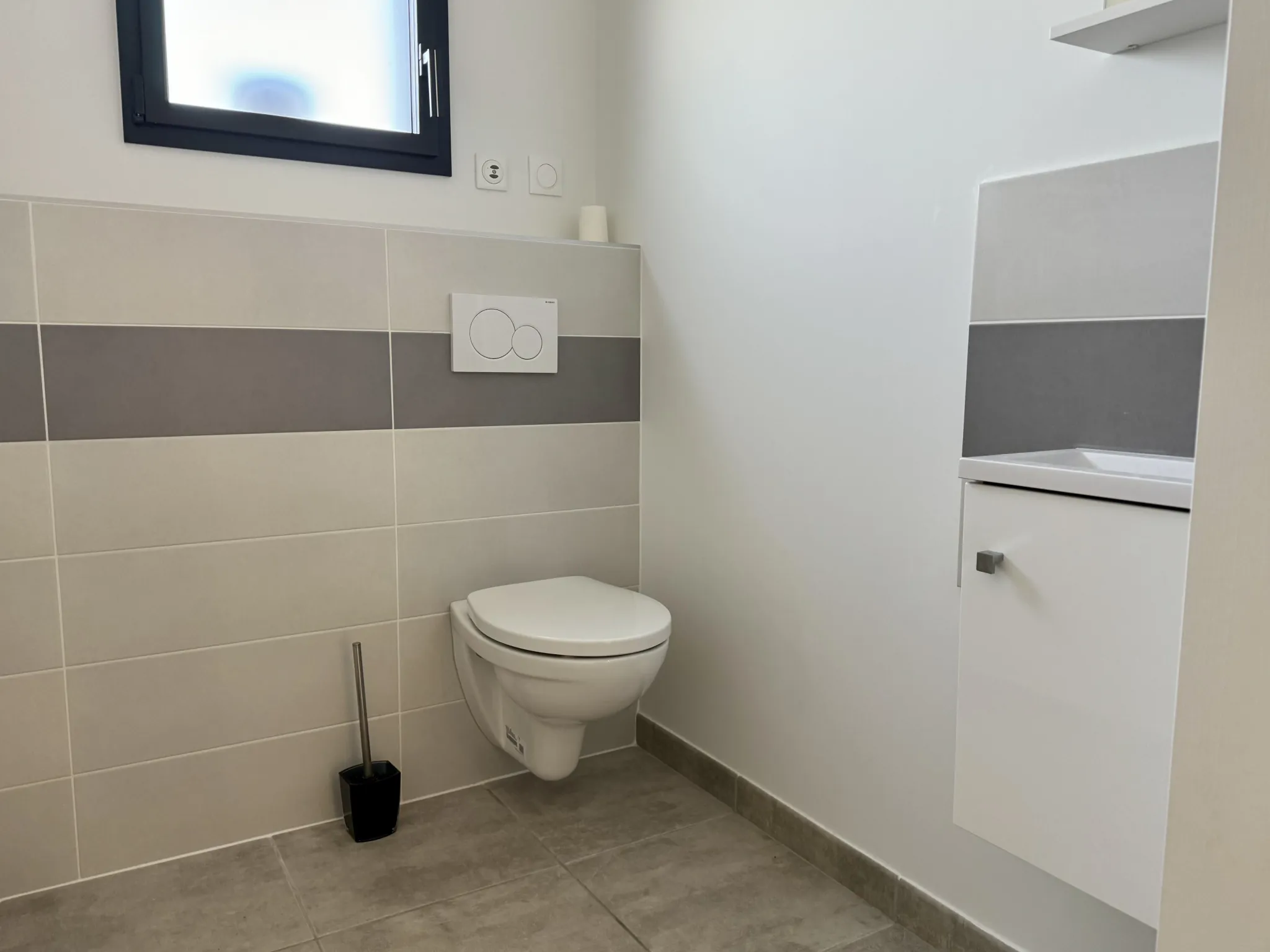 Maison neuve de plain-pied avec piscine et garage à Saint Didier sous Aubenas 