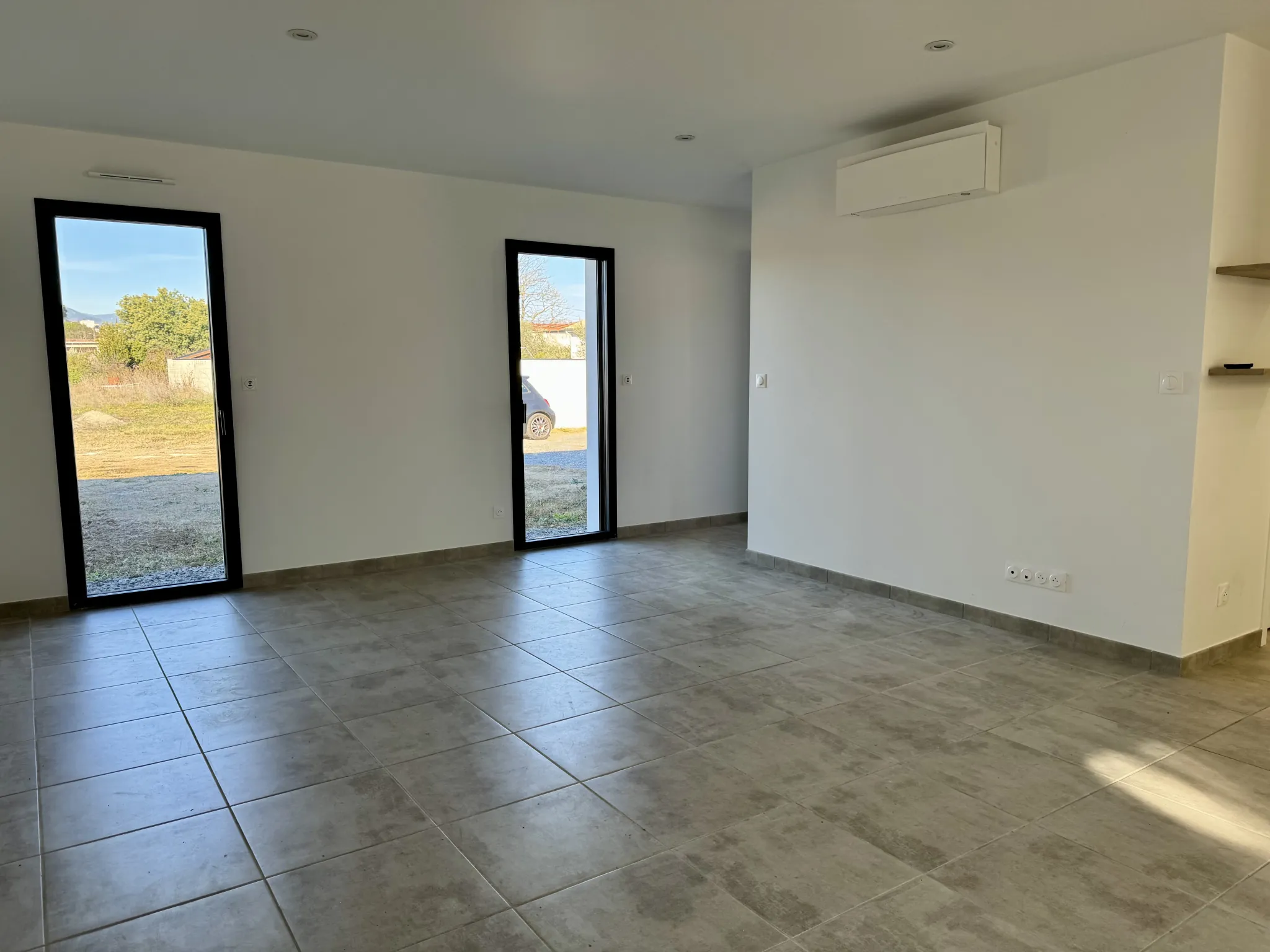 Maison neuve de plain-pied avec piscine et garage à Saint Didier sous Aubenas 