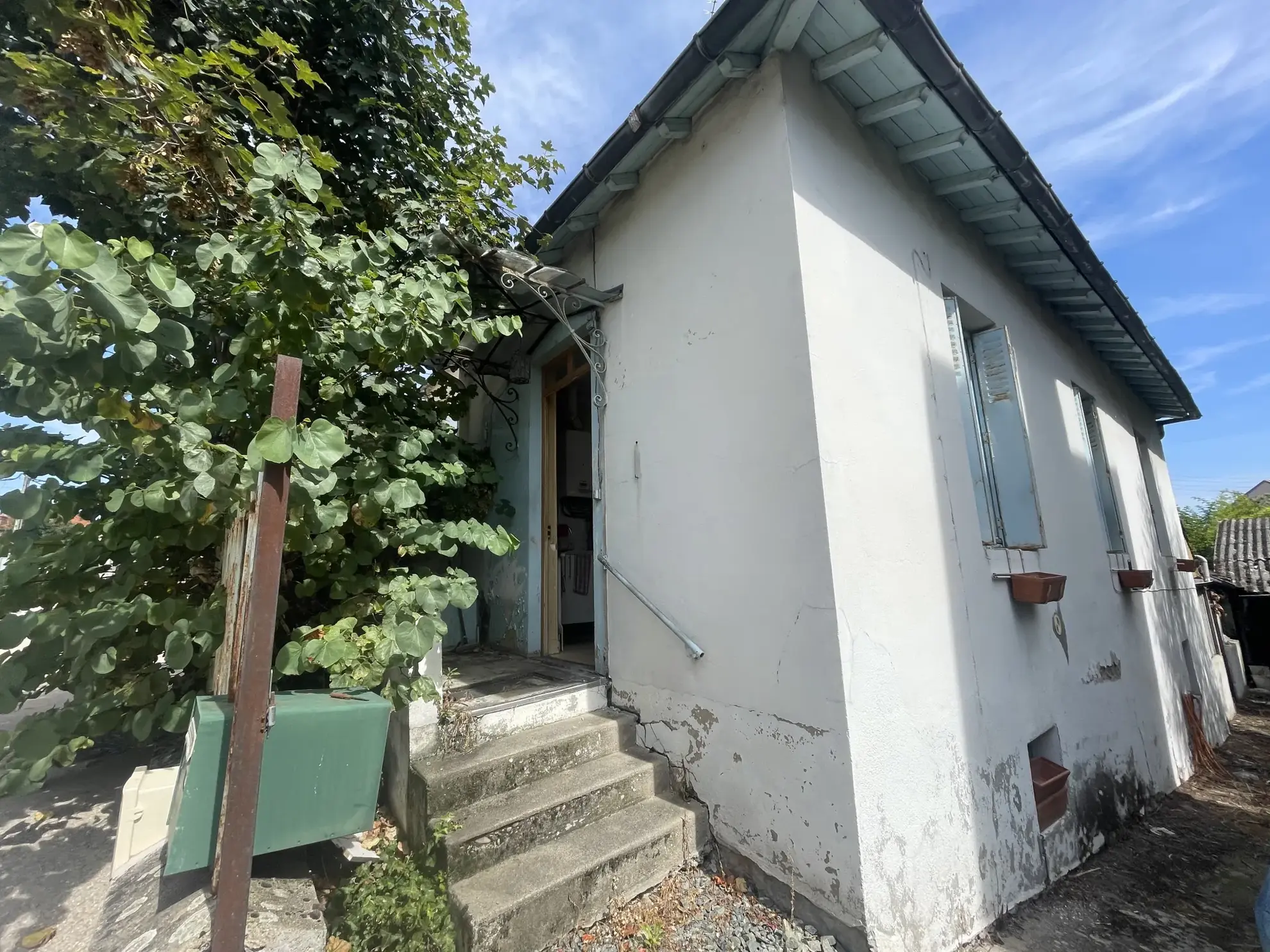 Maison à rénover à Cusset proche du centre avec grand potentiel et terrain de 217 m²