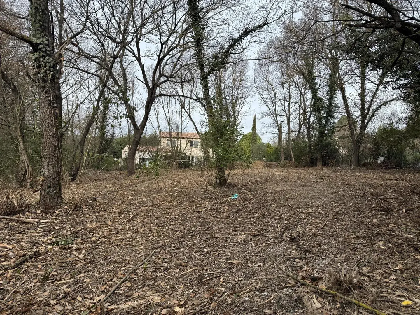 Terrain constructible de 459 m² à Fuveau, proche toutes commodités 