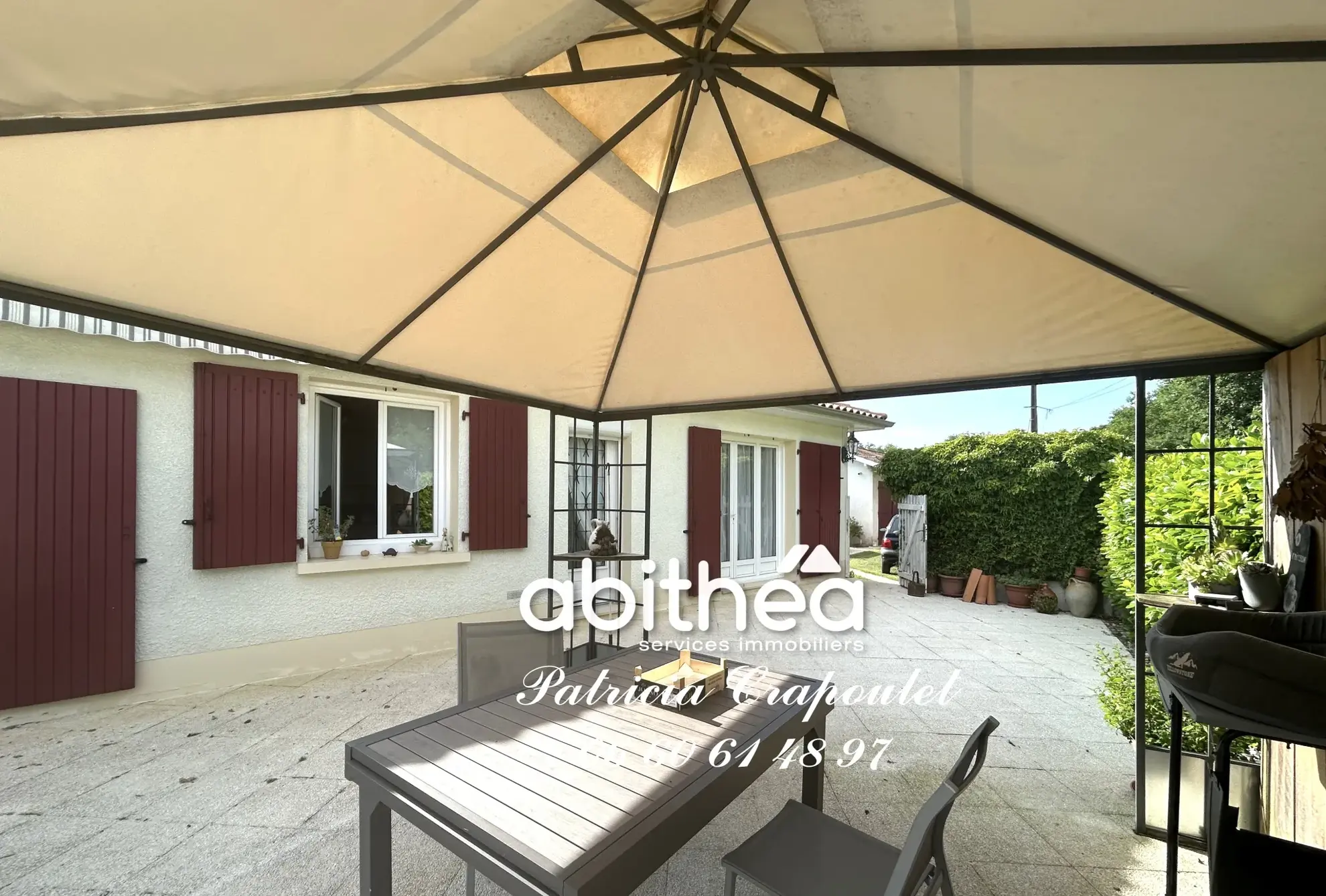 Maison de plain-pied à Puymoyen avec 4 chambres, piscine et grand terrain