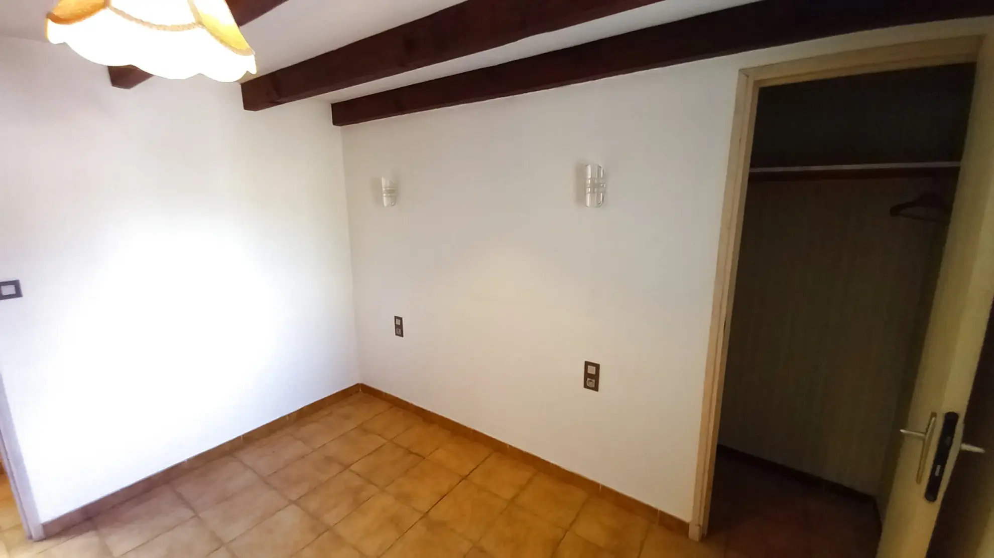 Petite maison en pierre à vendre à Villemagne l'Argentière avec vue sur la rivière 