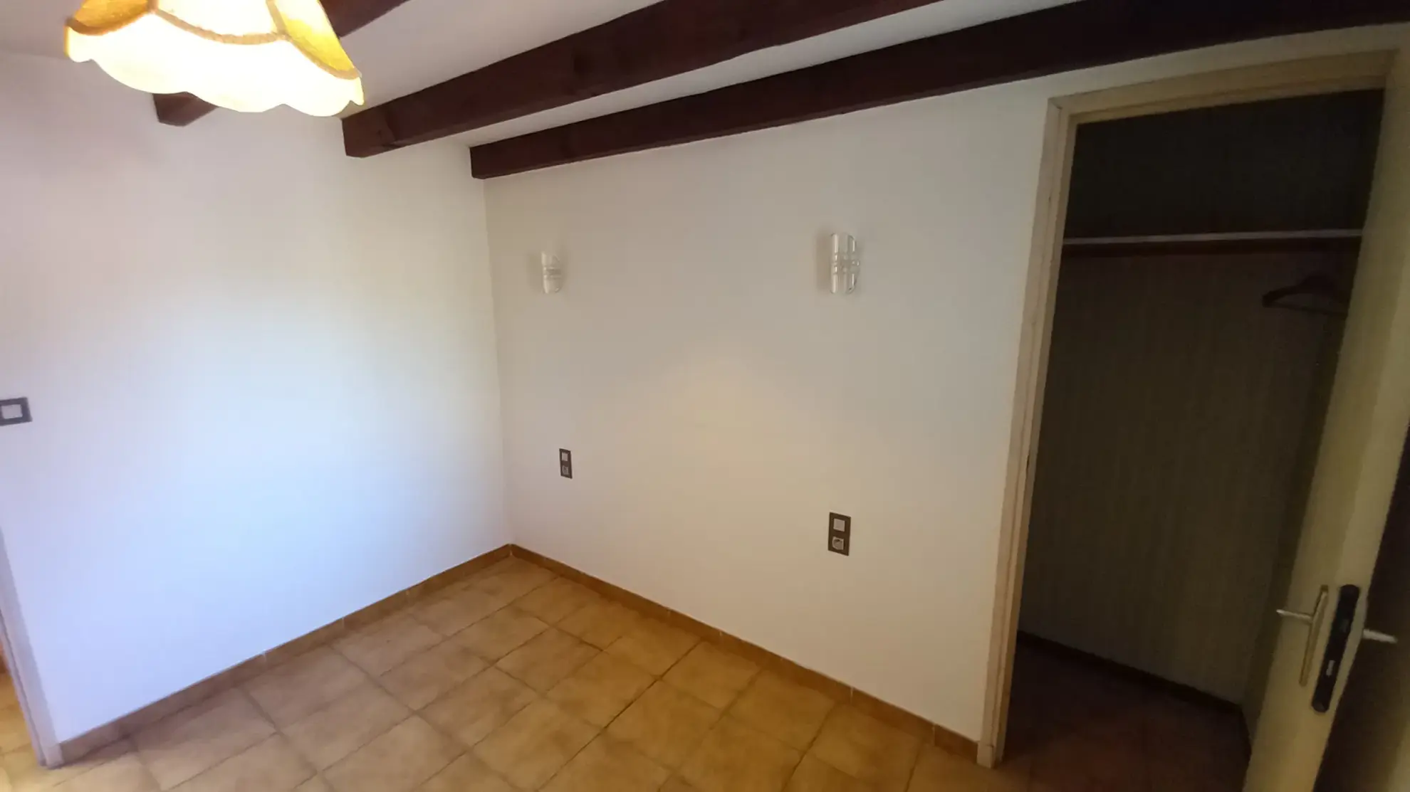 Petite maison en pierre à vendre à Villemagne l'Argentière avec vue sur la rivière 