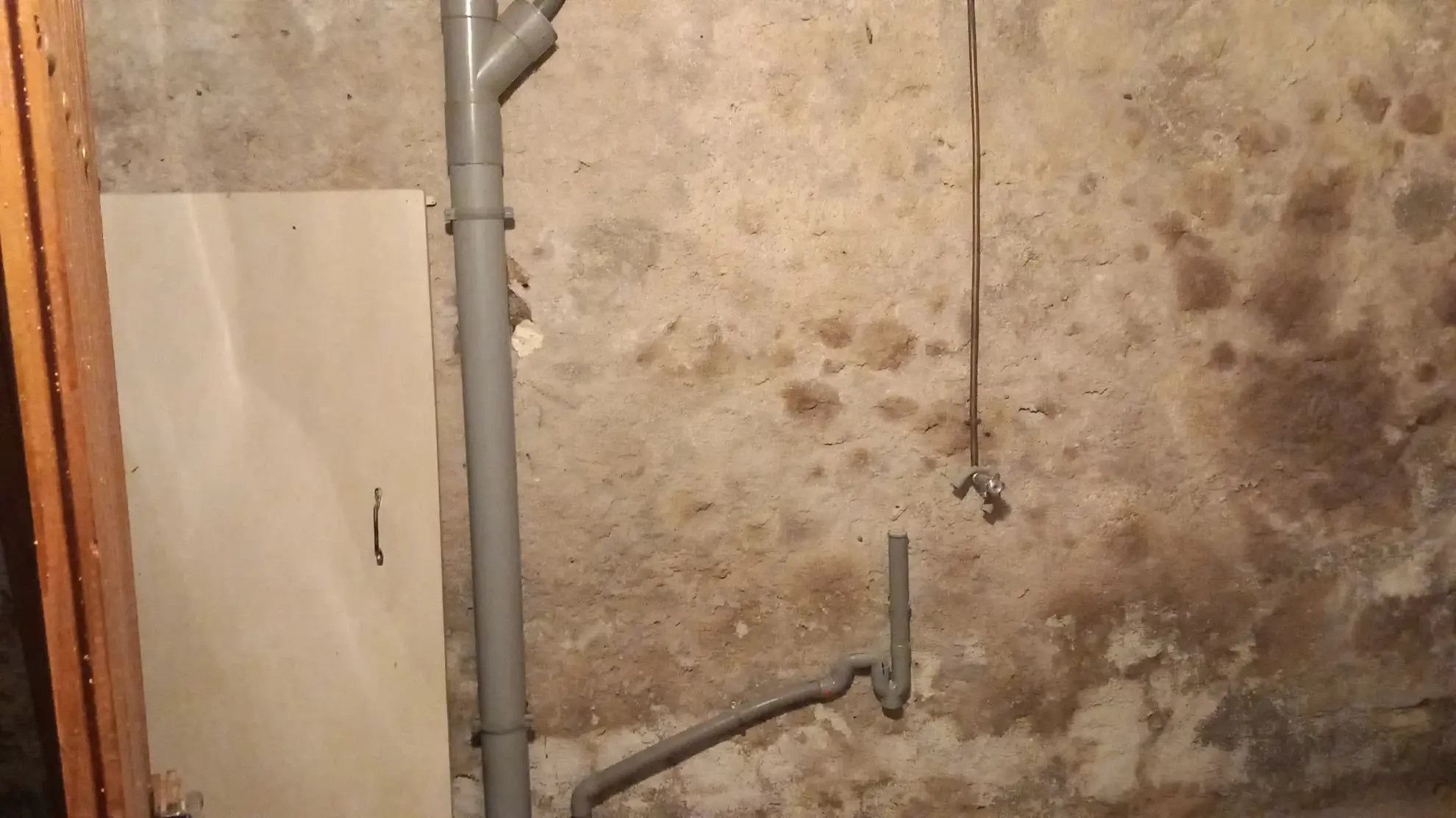 Petite maison en pierre à vendre à Villemagne l'Argentière avec vue sur la rivière 