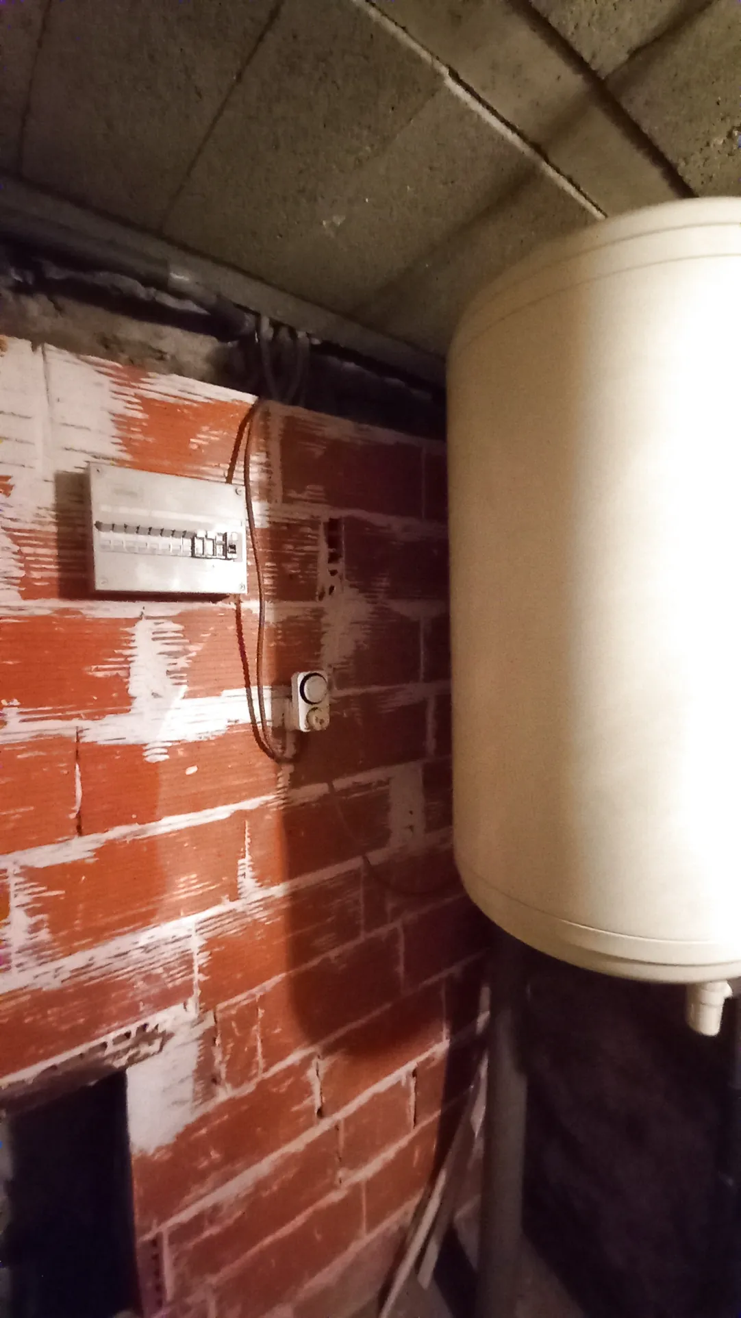 Petite maison en pierre à vendre à Villemagne l'Argentière avec vue sur la rivière 