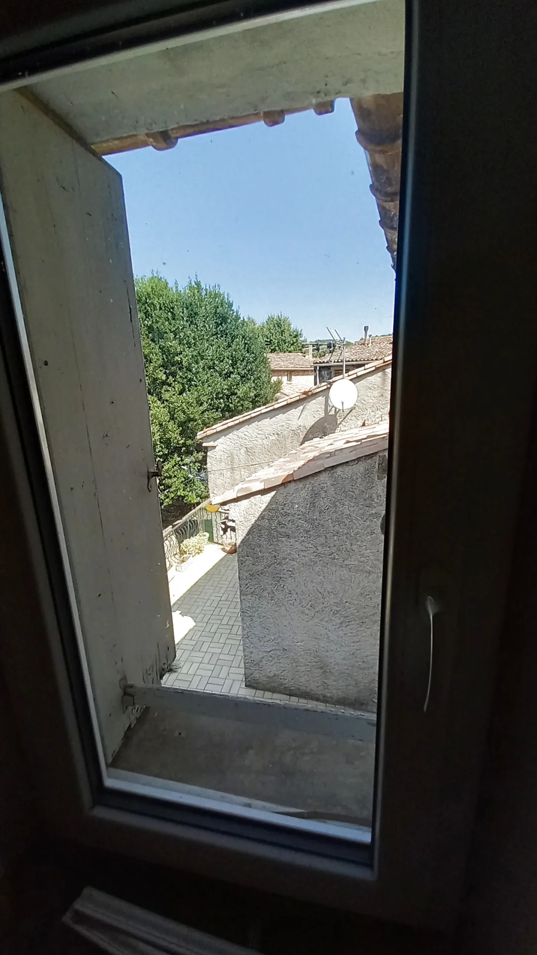 Petite maison en pierre à vendre à Villemagne l'Argentière avec vue sur la rivière 