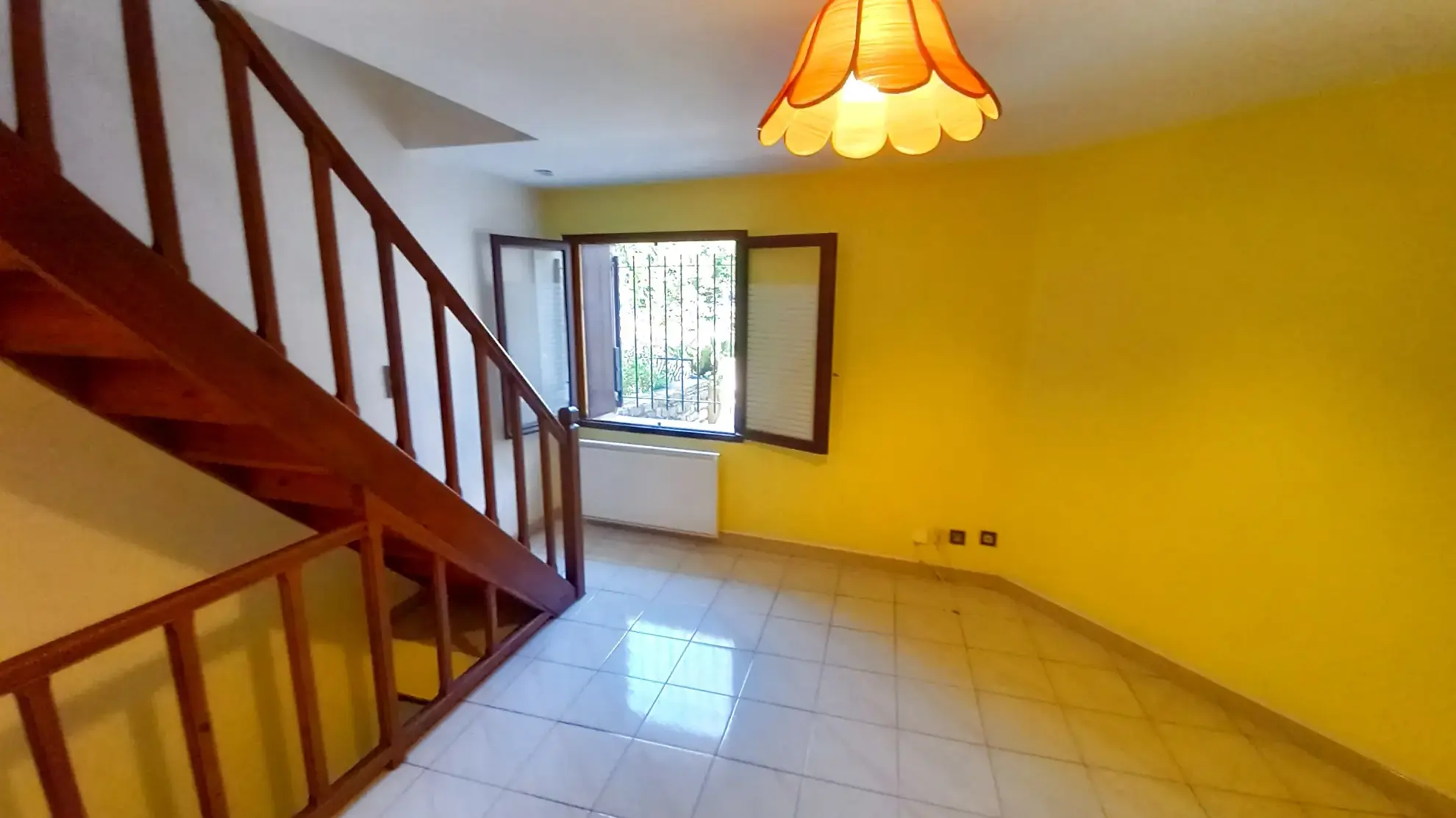 Petite maison en pierre à vendre à Villemagne l'Argentière avec vue sur la rivière