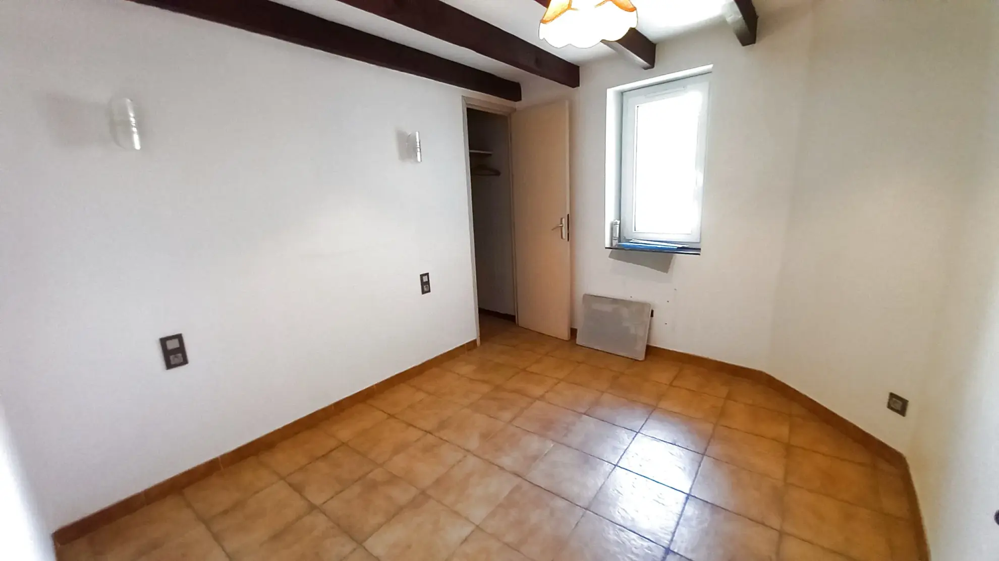 Petite maison en pierre à vendre à Villemagne l'Argentière avec vue sur la rivière 