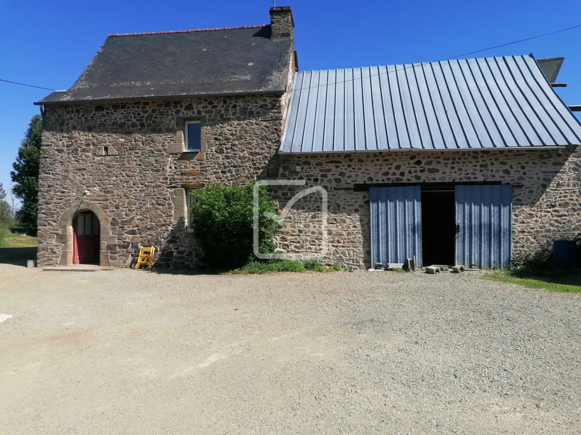 Maison en pierre avec dépendances à Maure de Bretagne - Campagne paisible