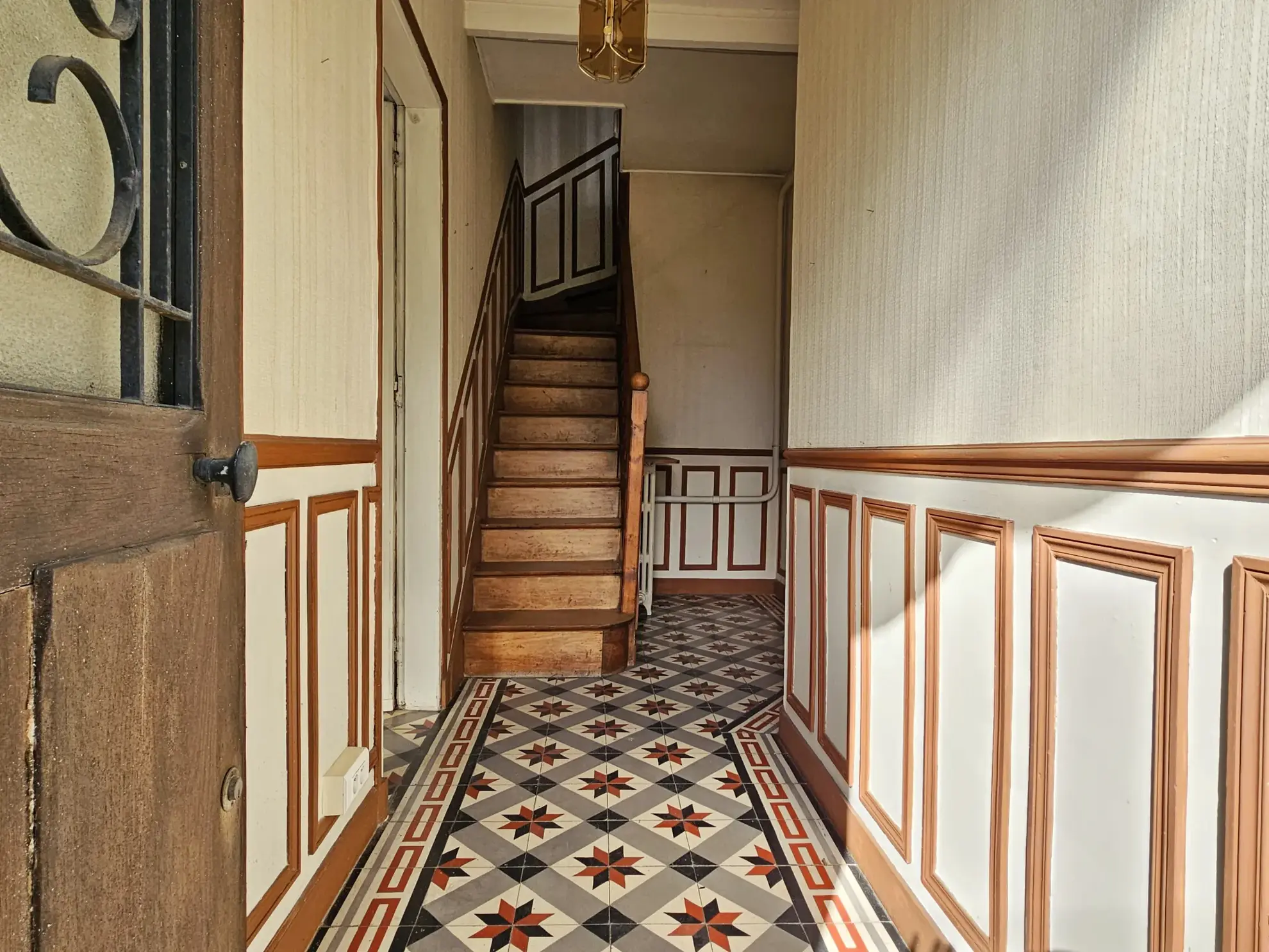 Maison de ville à rénover avec jardin et garage à Villecresnes 