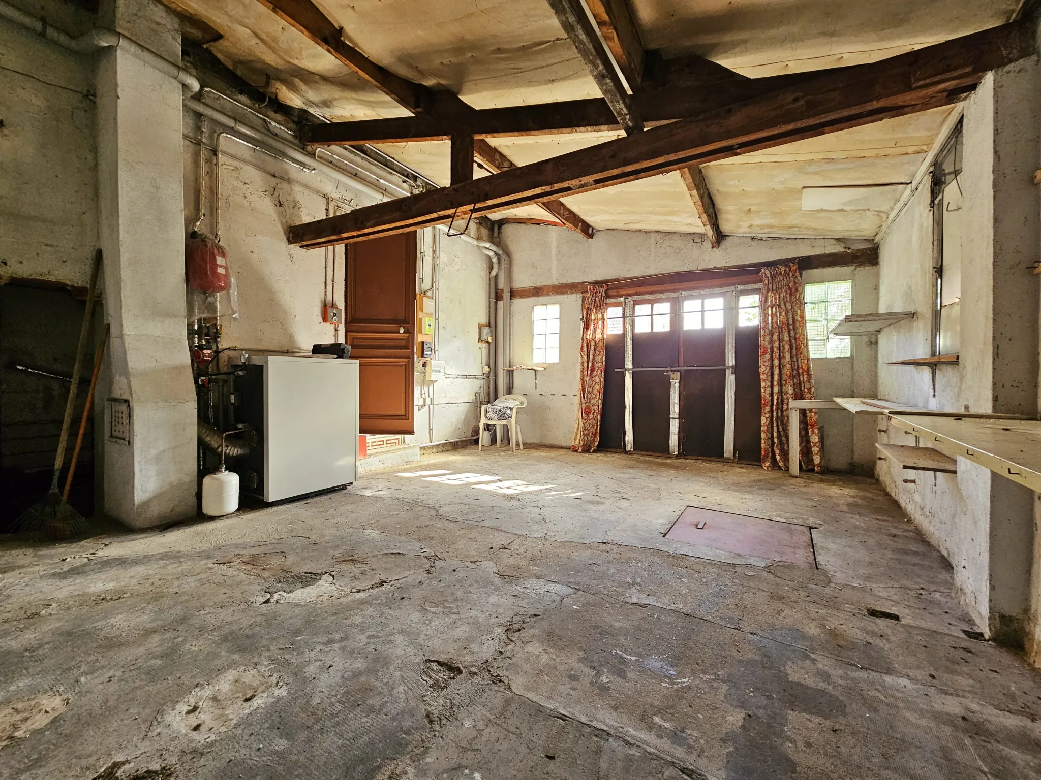 Maison de ville à rénover avec jardin et garage à Villecresnes 