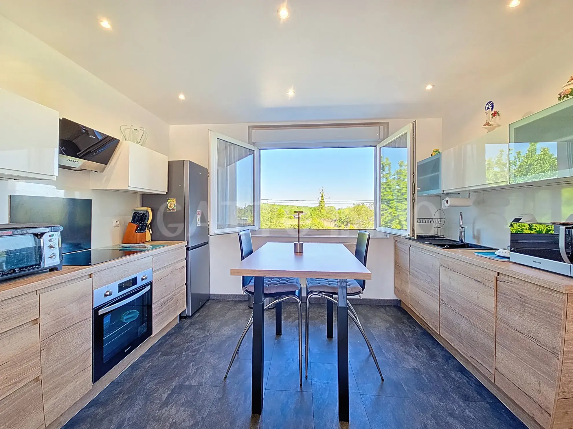 Maison mitoyenne de 95m² avec jardin et garage à Pierrevillers - Sous offre d'achat 