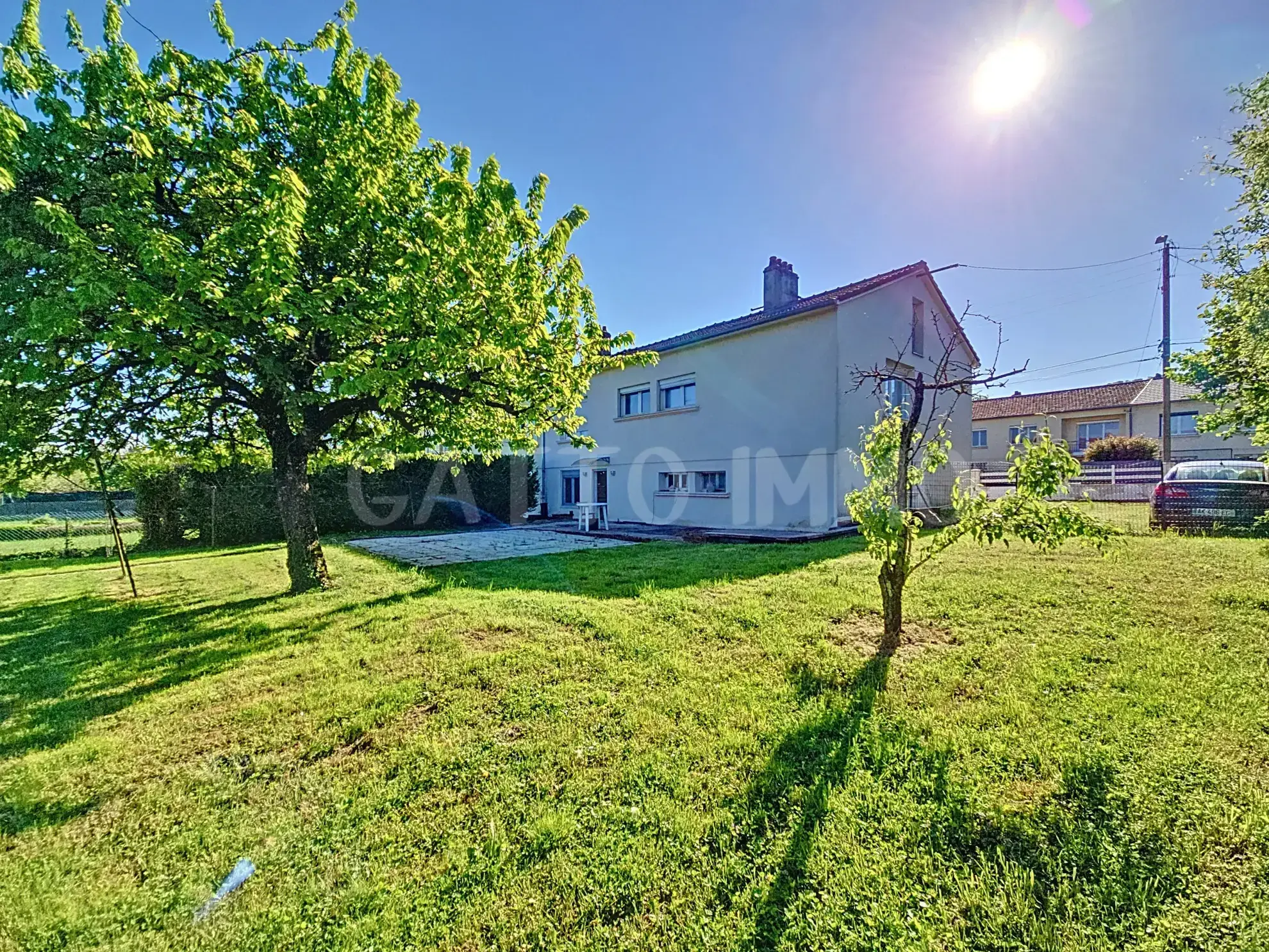 Maison mitoyenne de 95m² avec jardin et garage à Pierrevillers - Sous offre d'achat 