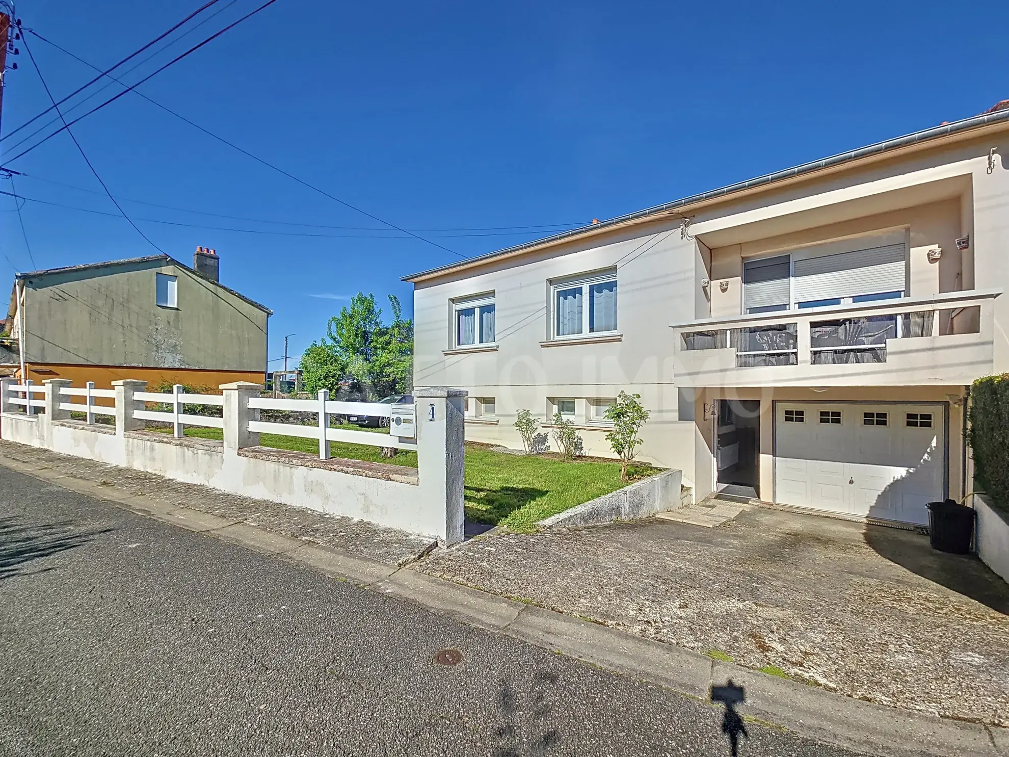 Maison mitoyenne de 95m² avec jardin et garage à Pierrevillers - Sous offre d'achat 