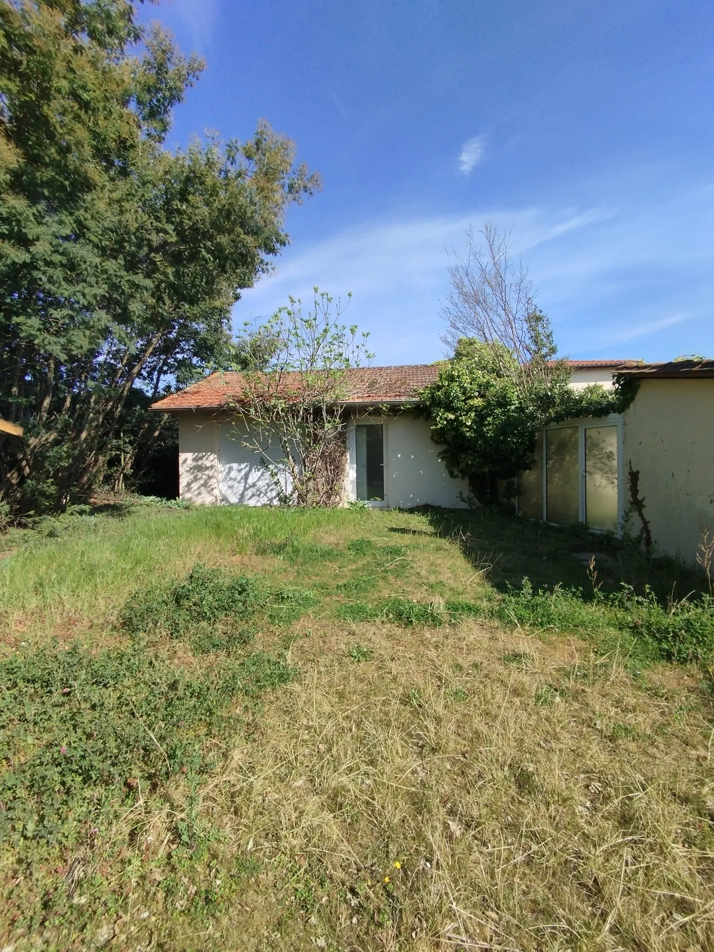 Maison avec local commercial à Bergerac, jardin, terrasse et potentiel d’investissement 