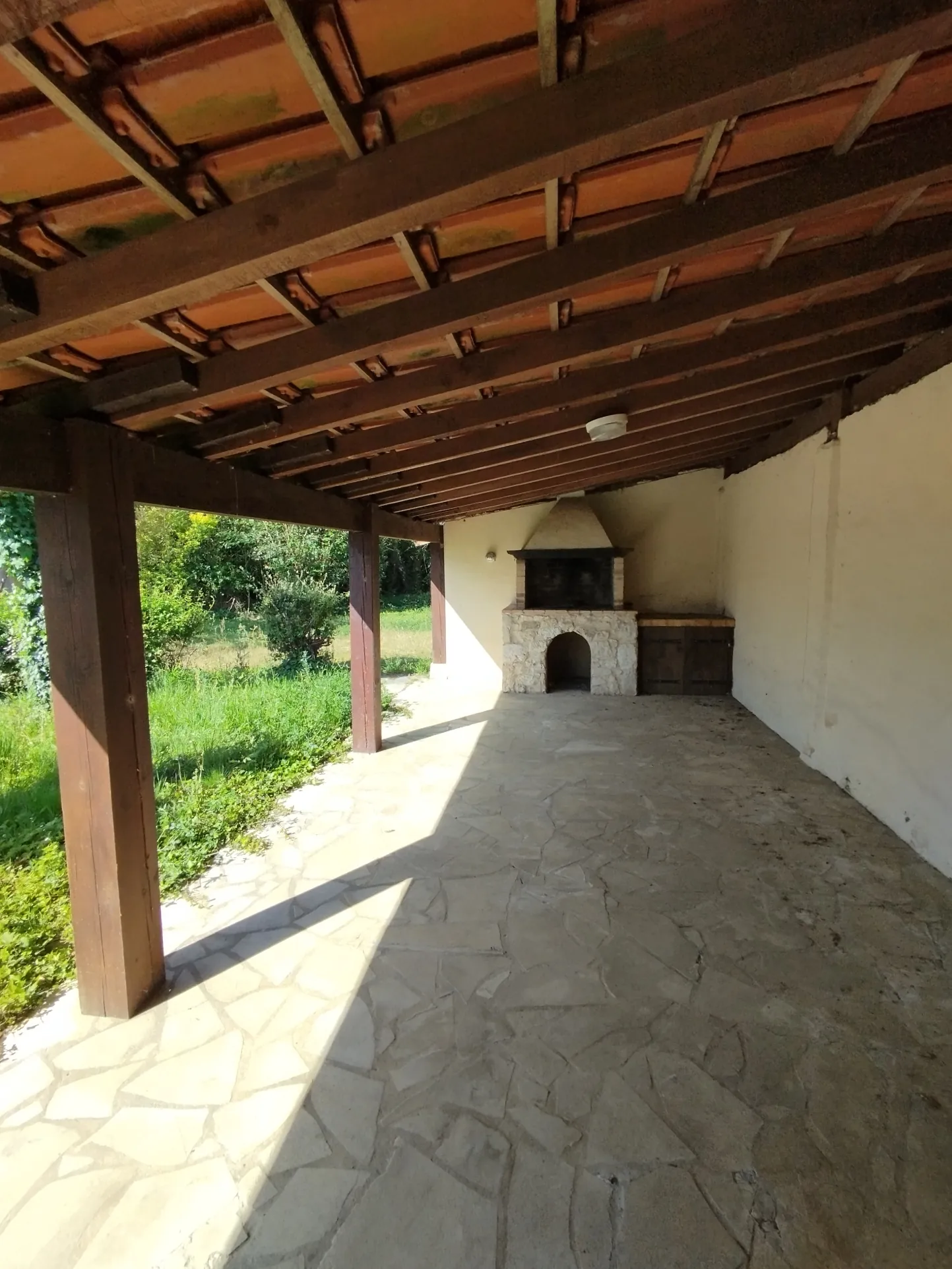 Maison avec local commercial à Bergerac, jardin, terrasse et potentiel d’investissement 