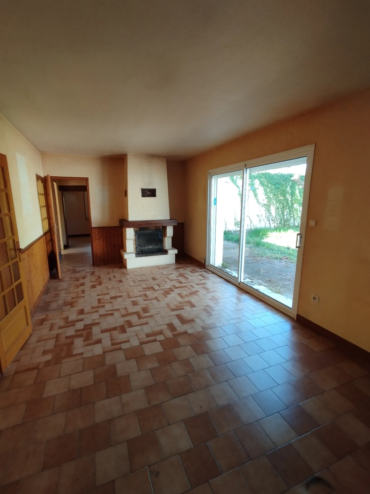 Maison avec local commercial à Bergerac, jardin, terrasse et potentiel d’investissement 