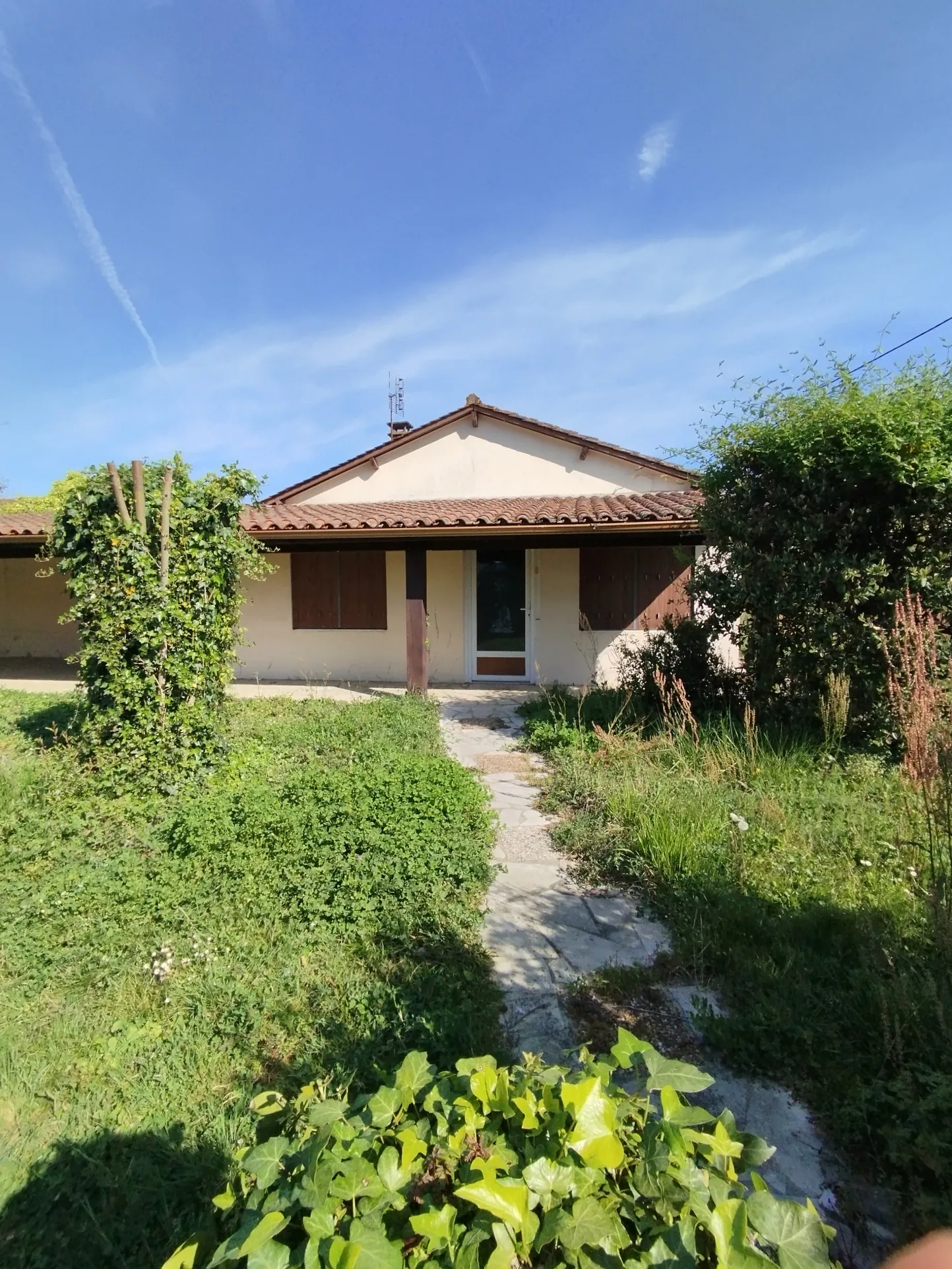 Maison avec local commercial à Bergerac, jardin, terrasse et potentiel d’investissement