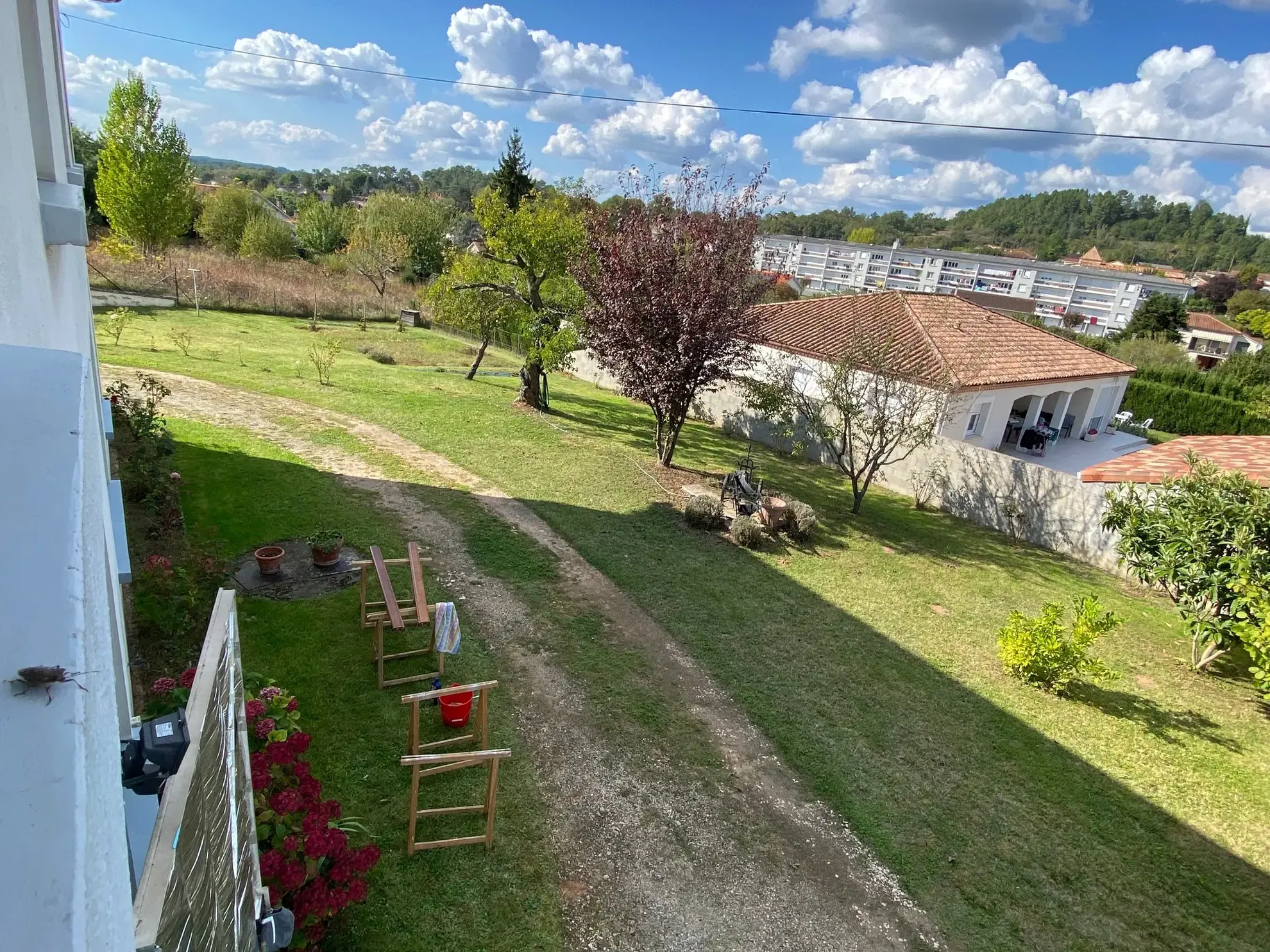 Grande maison à vendre à Fumel avec deux logements, garage et terrain de 1300 m² 