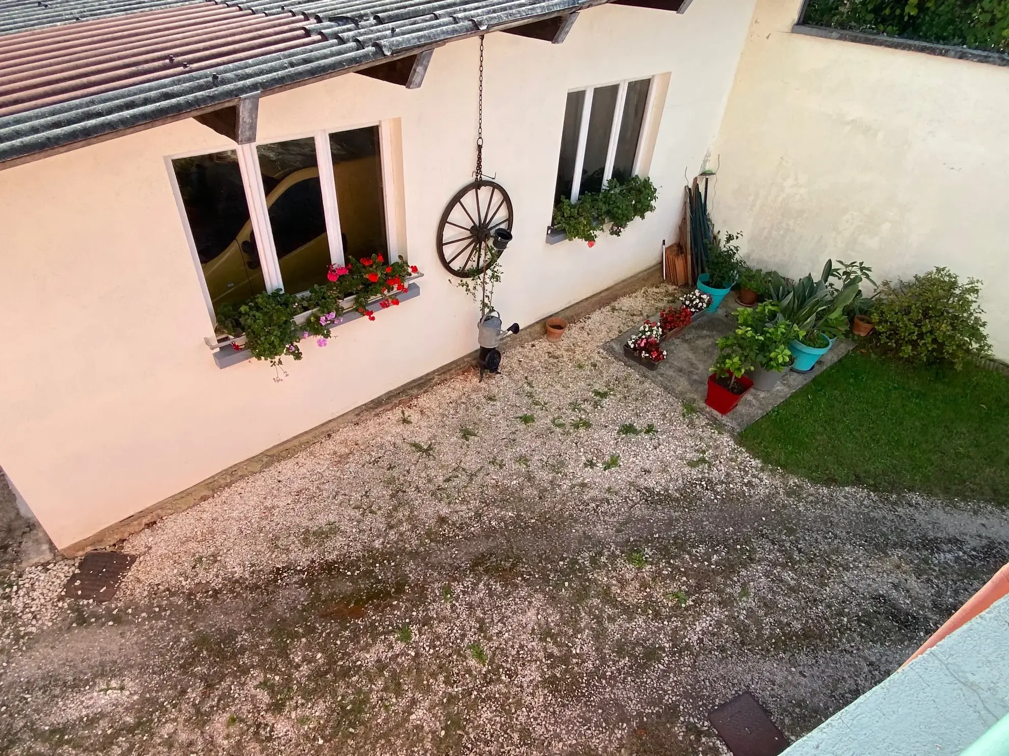 Grande maison à vendre à Fumel avec deux logements, garage et terrain de 1300 m² 