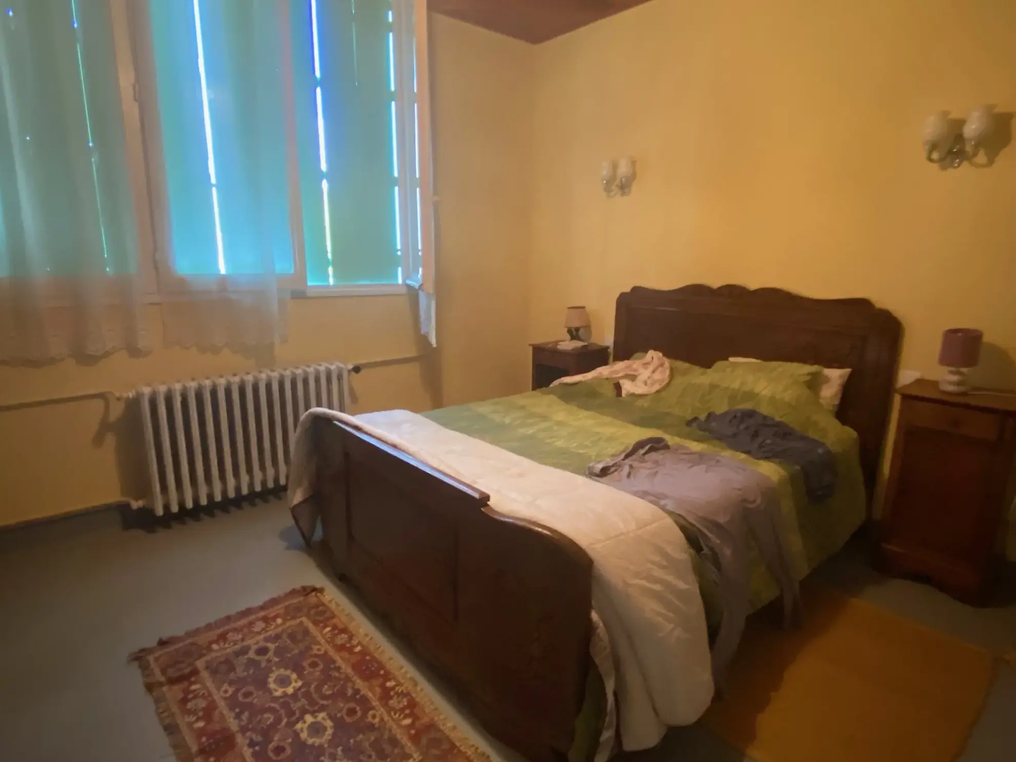 Grande maison à vendre à Fumel avec deux logements, garage et terrain de 1300 m² 