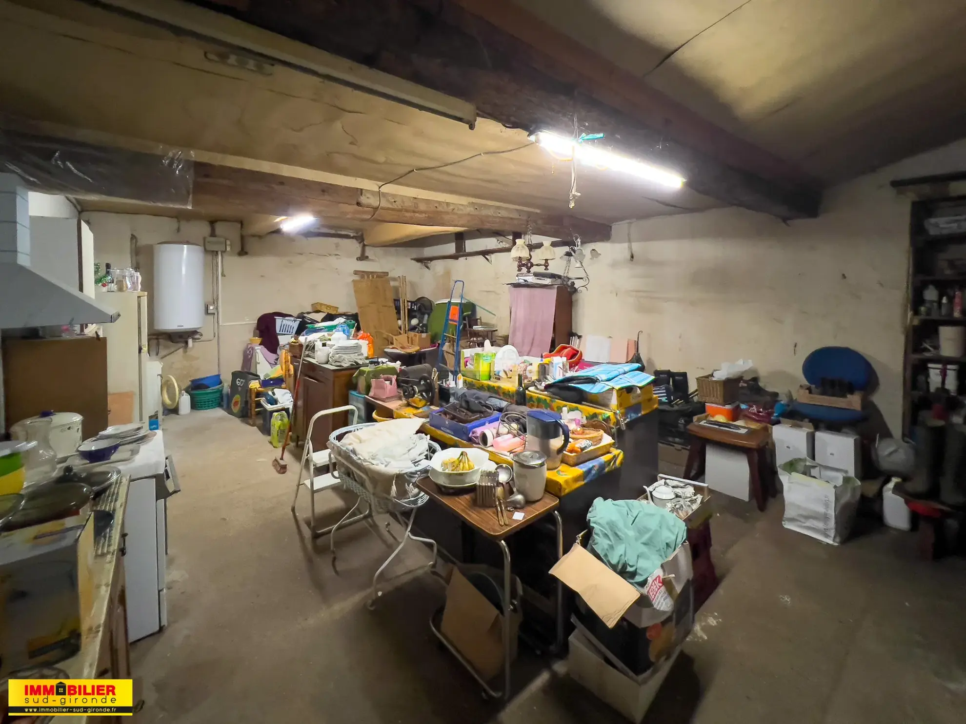 Maison en pierre avec dépendances à Illats proche commodités 