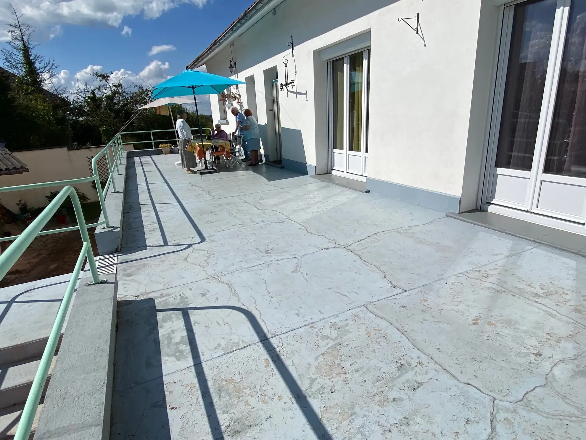 Grande maison à vendre à Fumel avec deux logements, garage et terrain de 1300 m² 