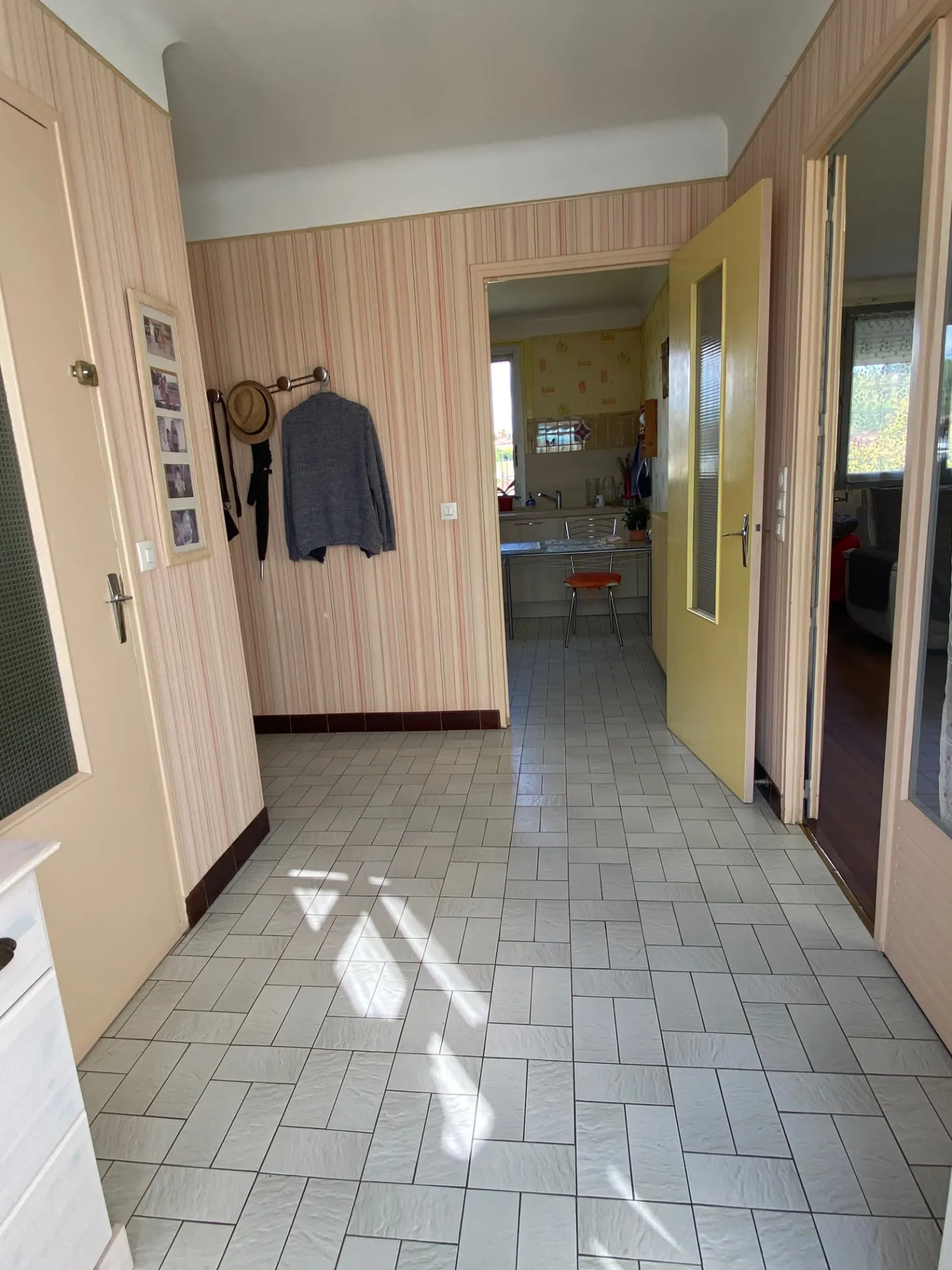 Grande maison à vendre à Fumel avec deux logements, garage et terrain de 1300 m² 