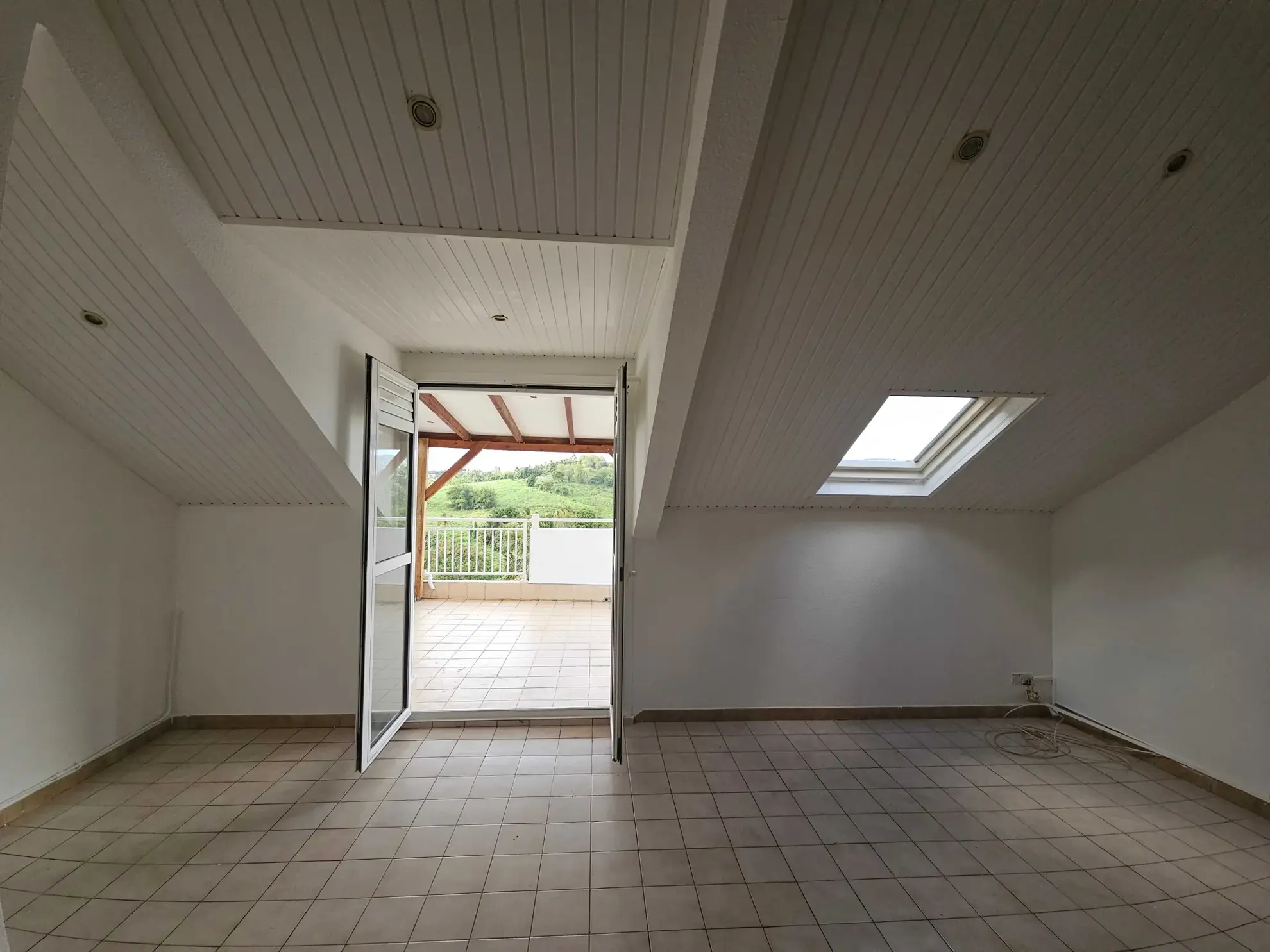 Appartement F3 avec mezzanine et terrasse à Ducos - Vente immobilière 