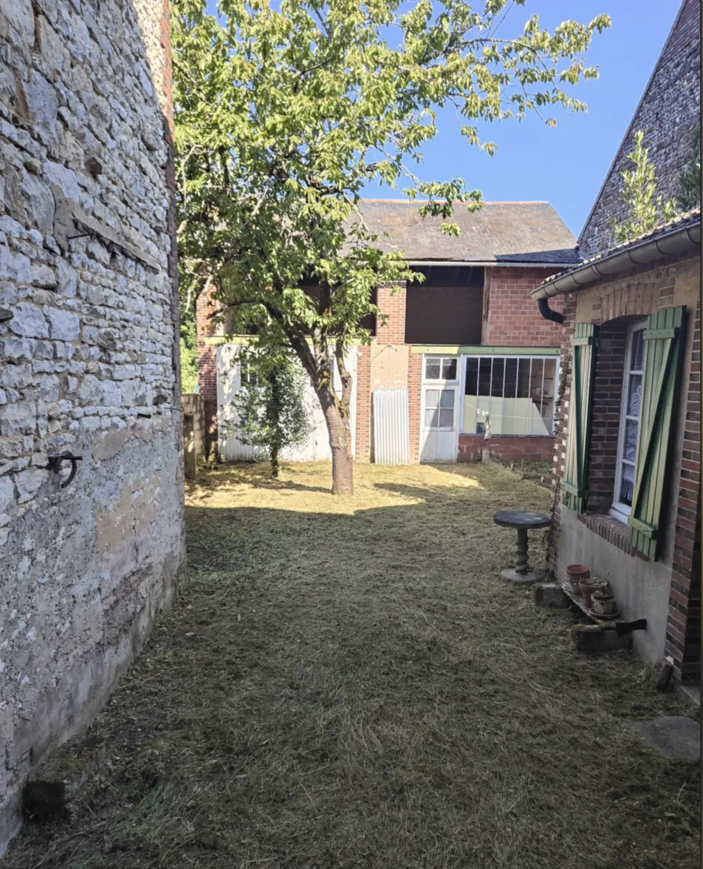 Maison à rénover de 172 m² avec jardin et dépendances près d'Aillant 
