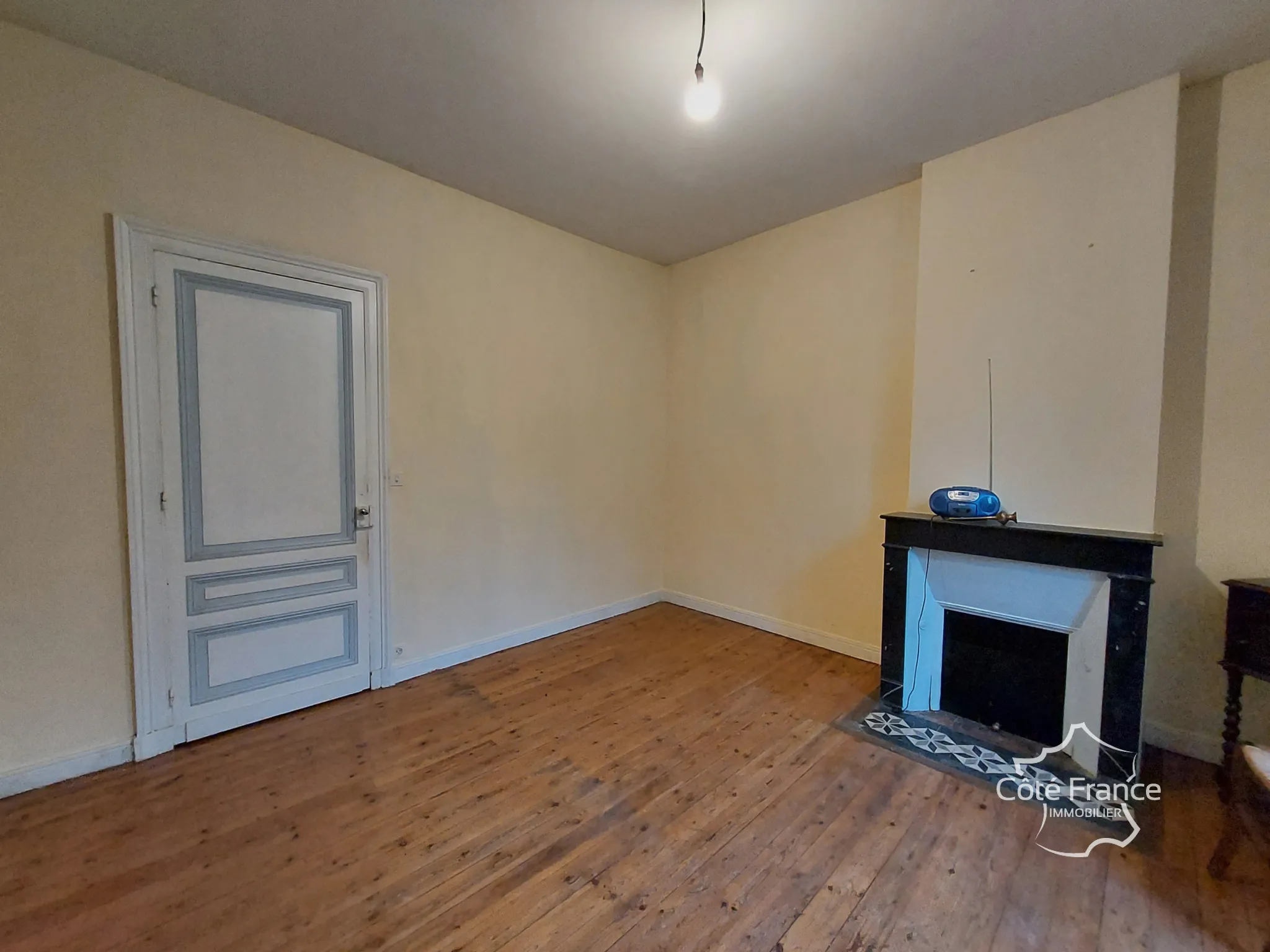 Charmante maison en pierre avec dépendances et grand terrain à Lamothe-Landerron 