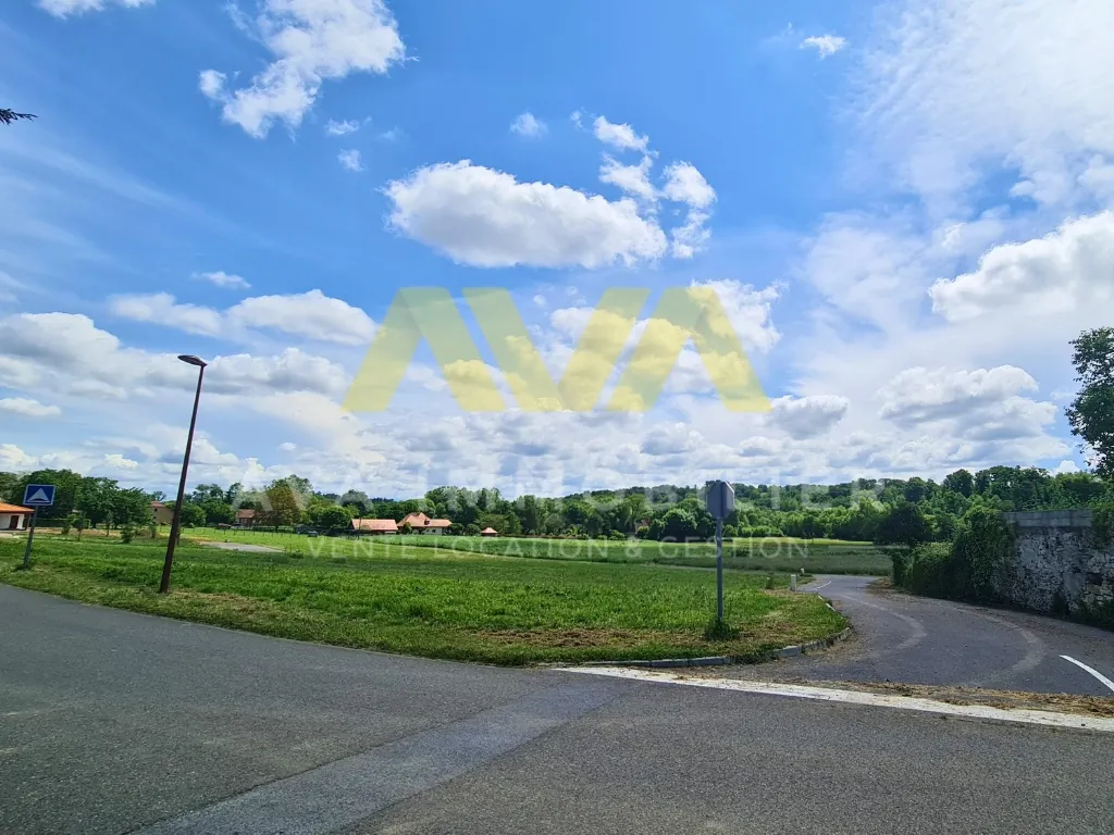 Terrain constructible de 1091 m² à vendre à Navarrenx, proche Sauveterre-de-Béarn 