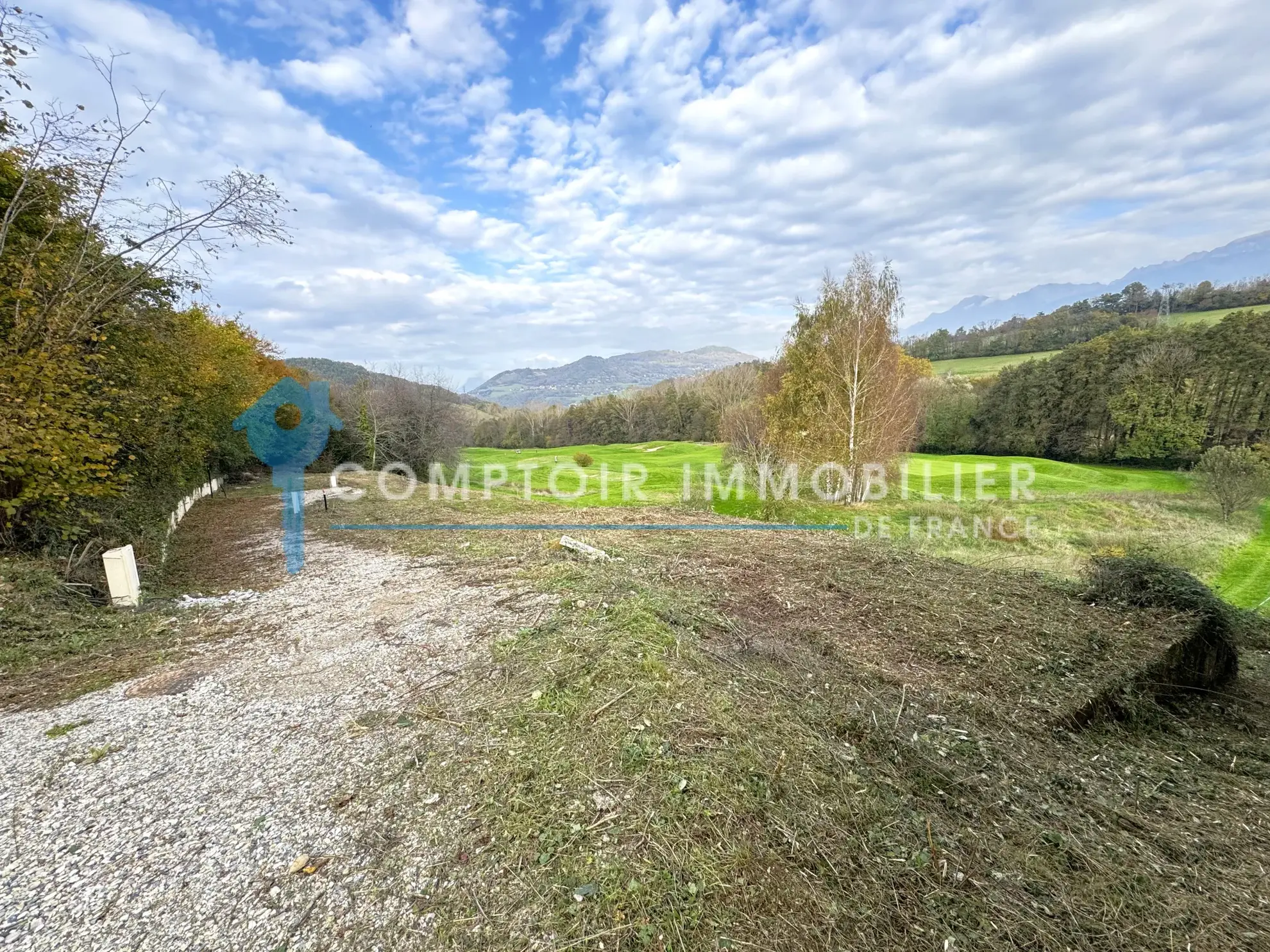 Terrain constructible de 600 m² à Haute-Jarrie avec vue panoramique sur golf et Belledonne 