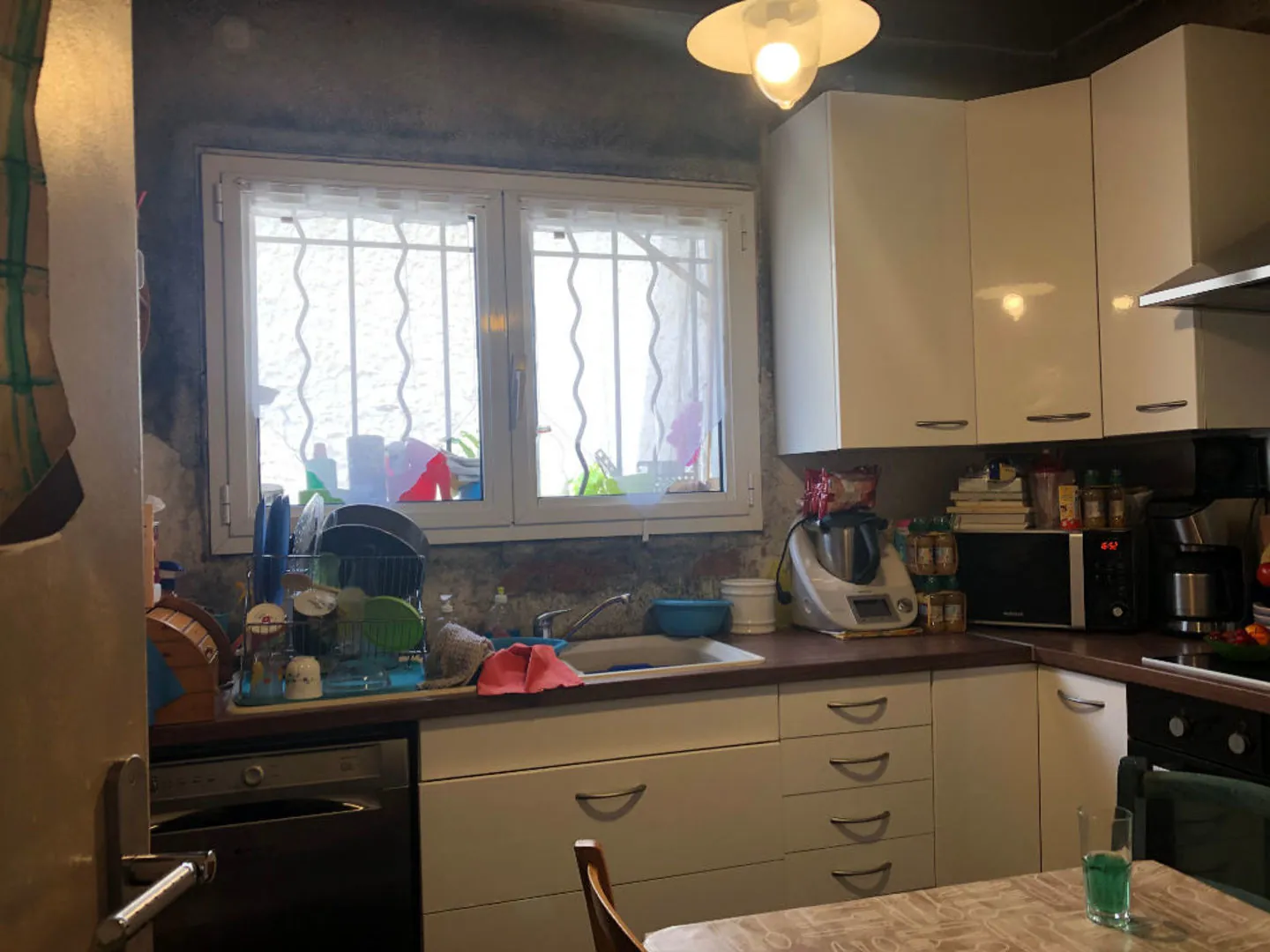 Maison à vendre à Gardanne avec garage, terrasse et potentiel à rénover 