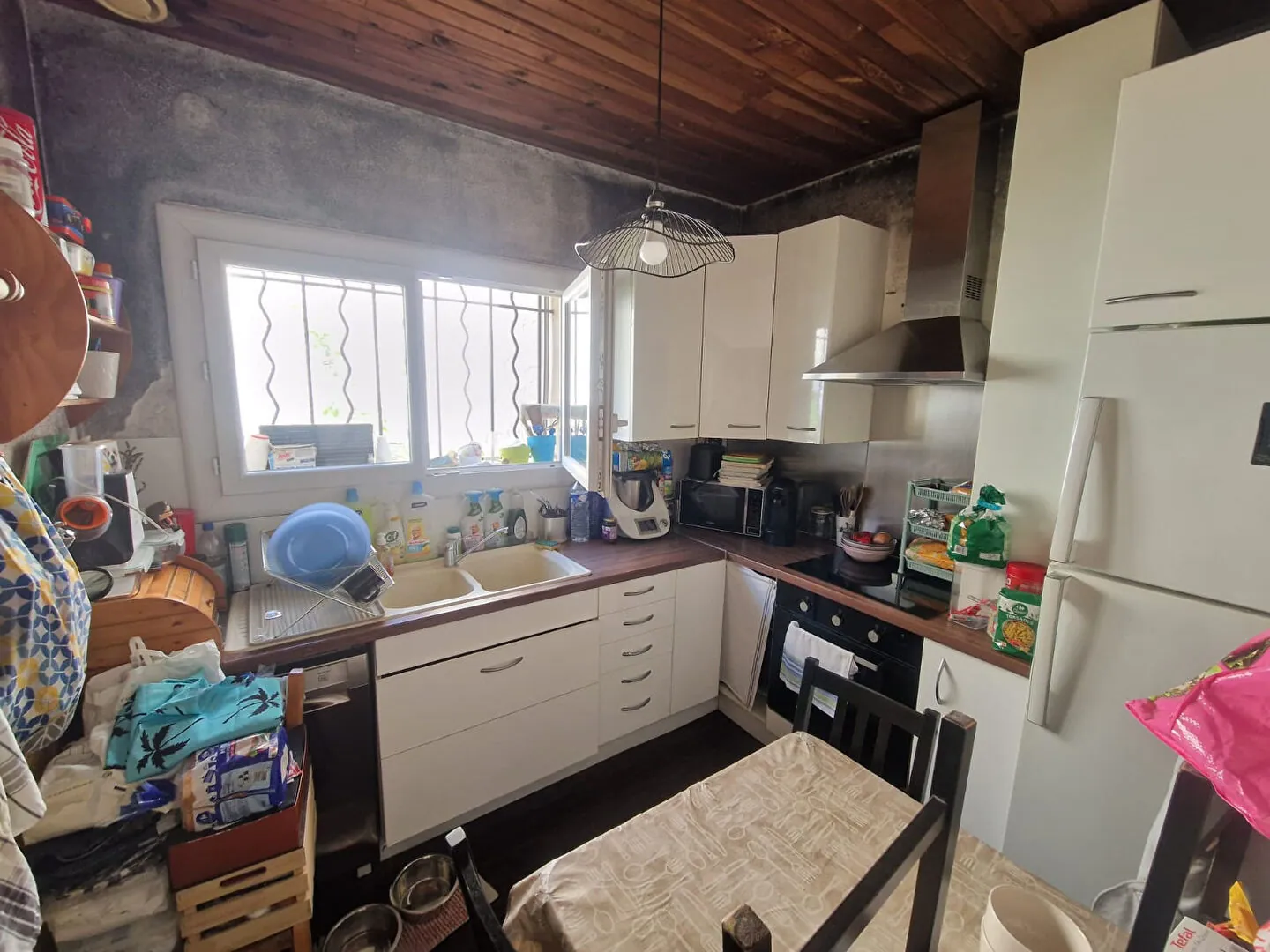 Maison à vendre à Gardanne avec garage, terrasse et potentiel à rénover 