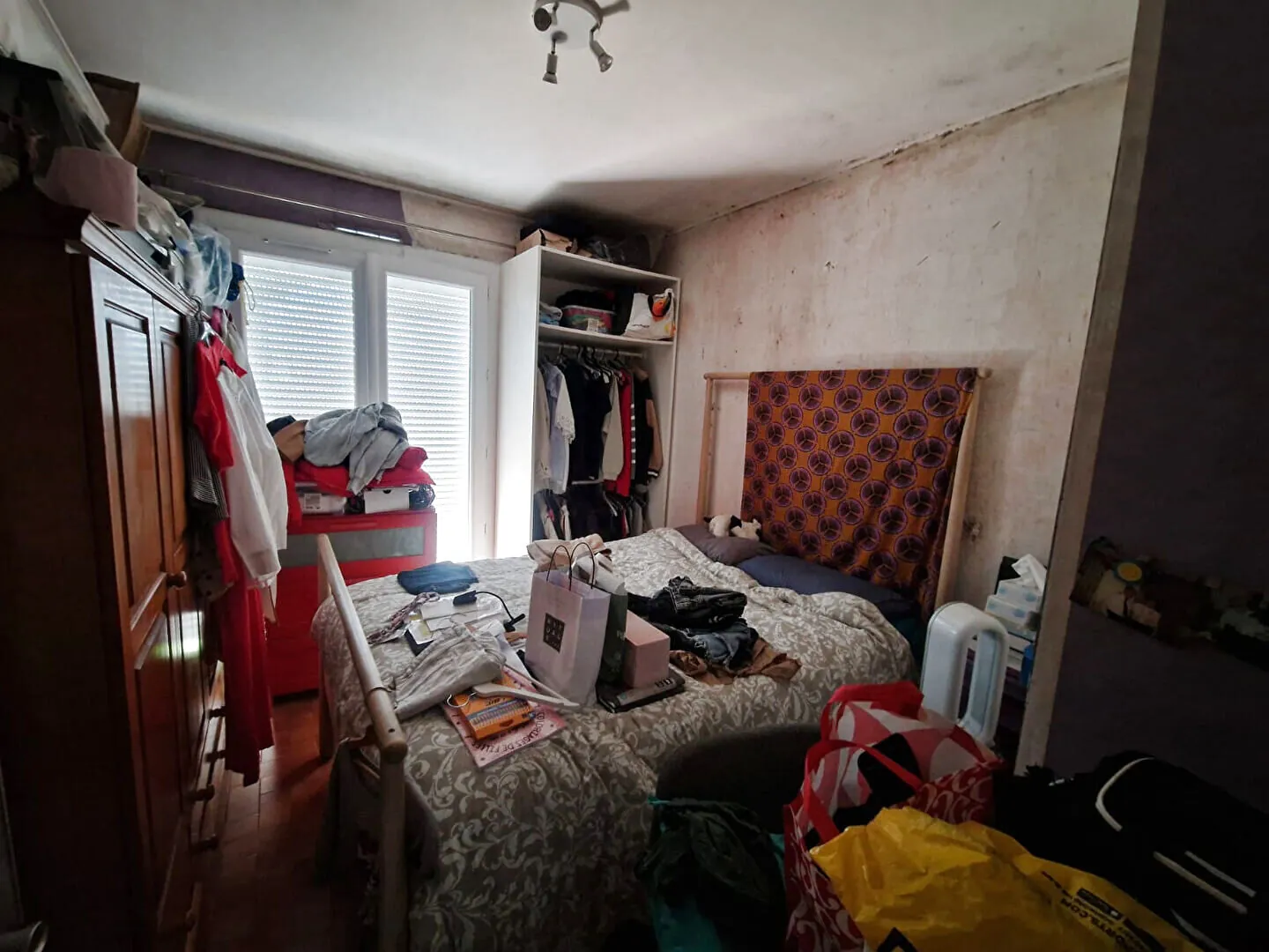 Maison à vendre à Gardanne avec garage, terrasse et potentiel à rénover 