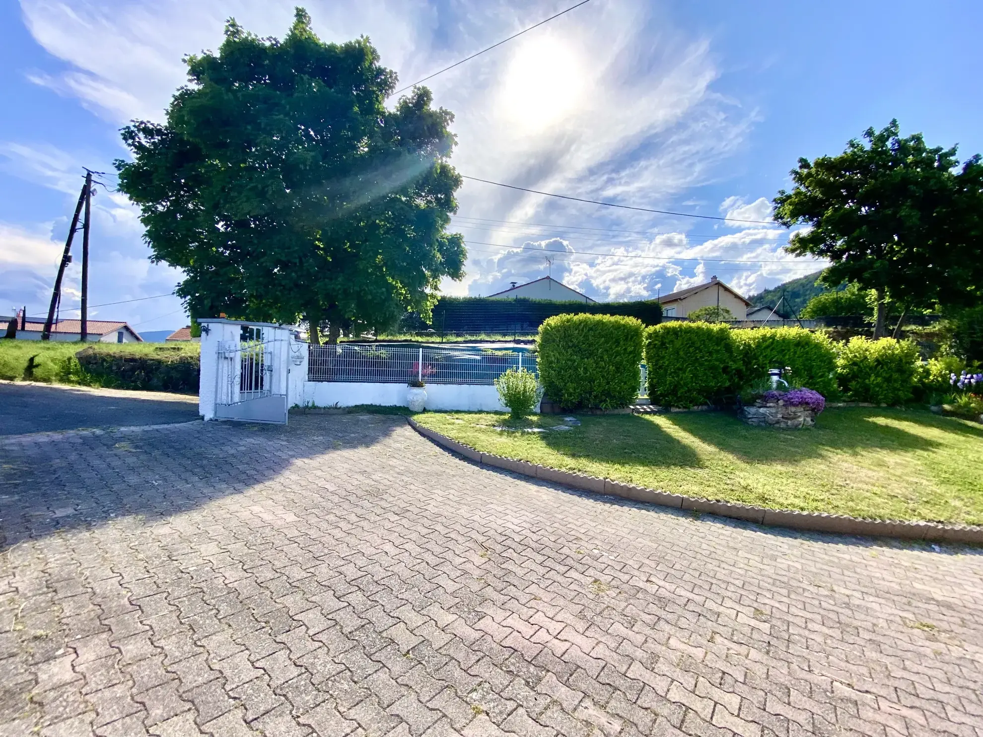 Grand maison de 171 m² avec terrain de 822 m² à Annonay, potentiel pour famille ou investissement 