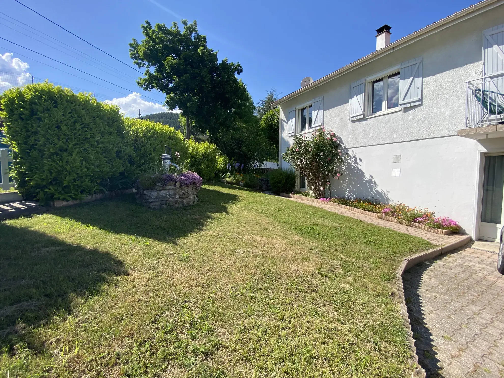 Grand maison de 171 m² avec terrain de 822 m² à Annonay, potentiel pour famille ou investissement 