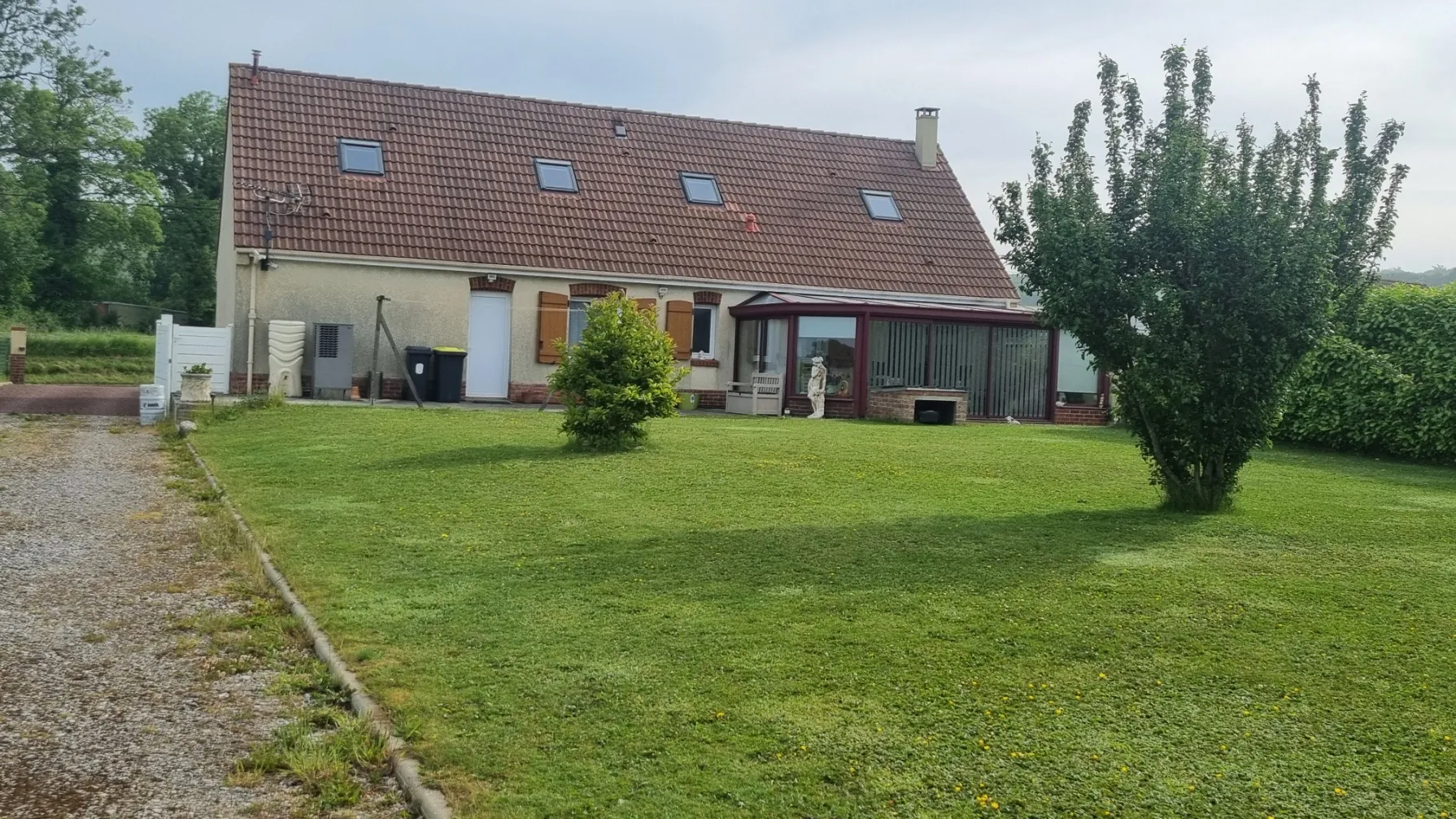 Vente pavillon individuel à Hermelinghen avec large terrain et garages