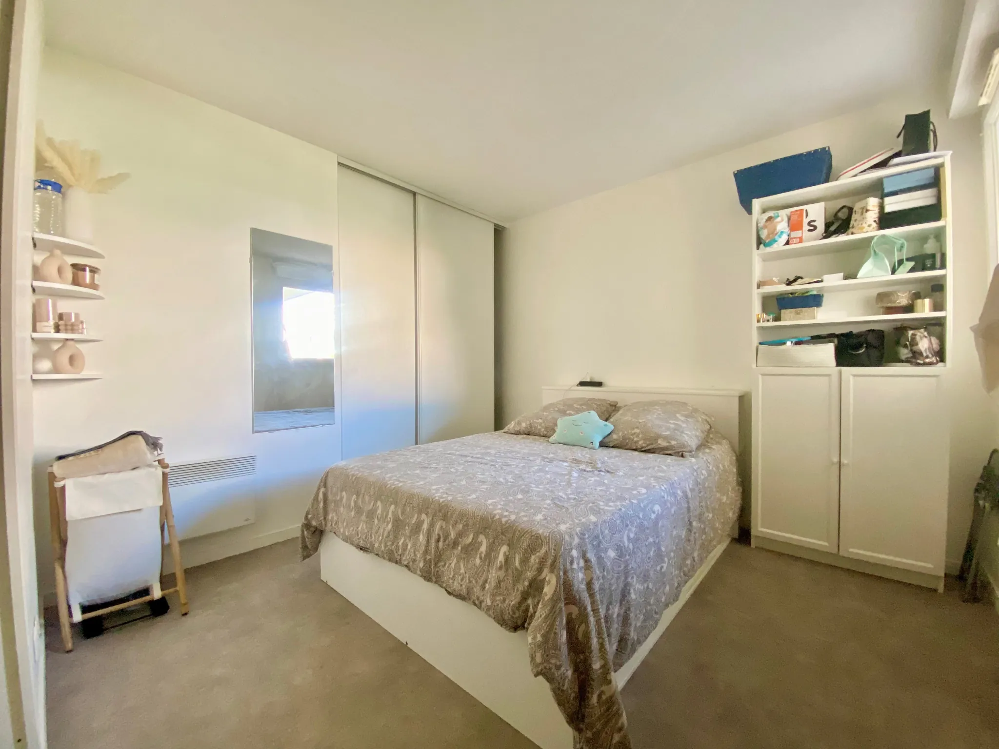 Appartement 2 pièces lumineux à Massy avec stationnement en rez-de-chaussée 