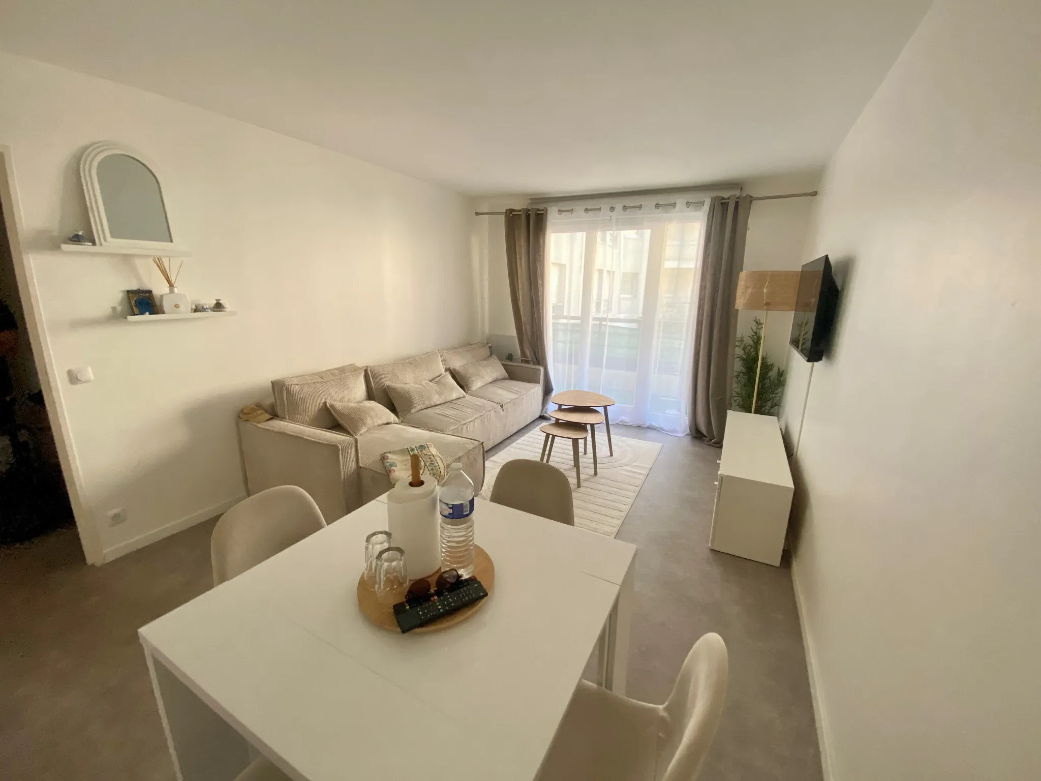 Appartement 2 pièces lumineux à Massy avec stationnement en rez-de-chaussée 