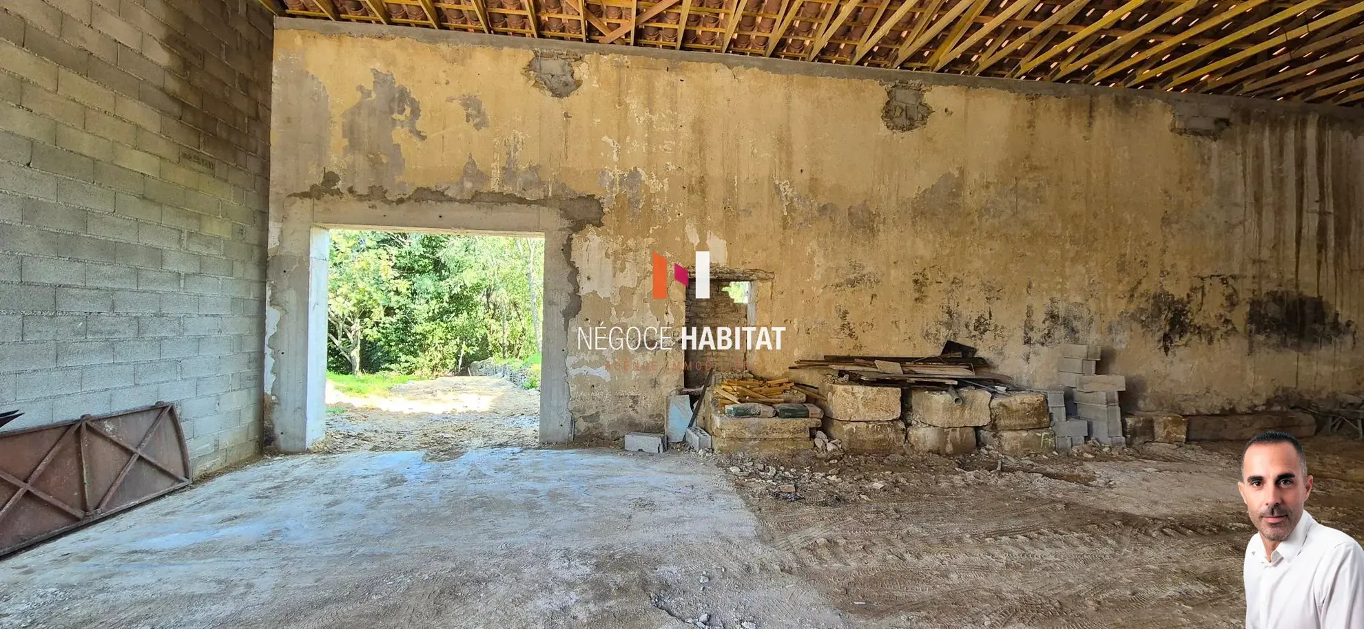 Opportunité Rare : Grange de 150 m² à Beauvoisin avec Travaux à Prévoir 